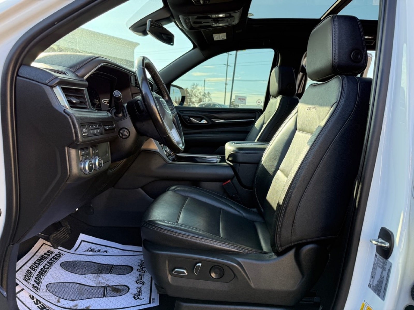 2022 GMC Yukon 4WD Denali, 39210, Photo