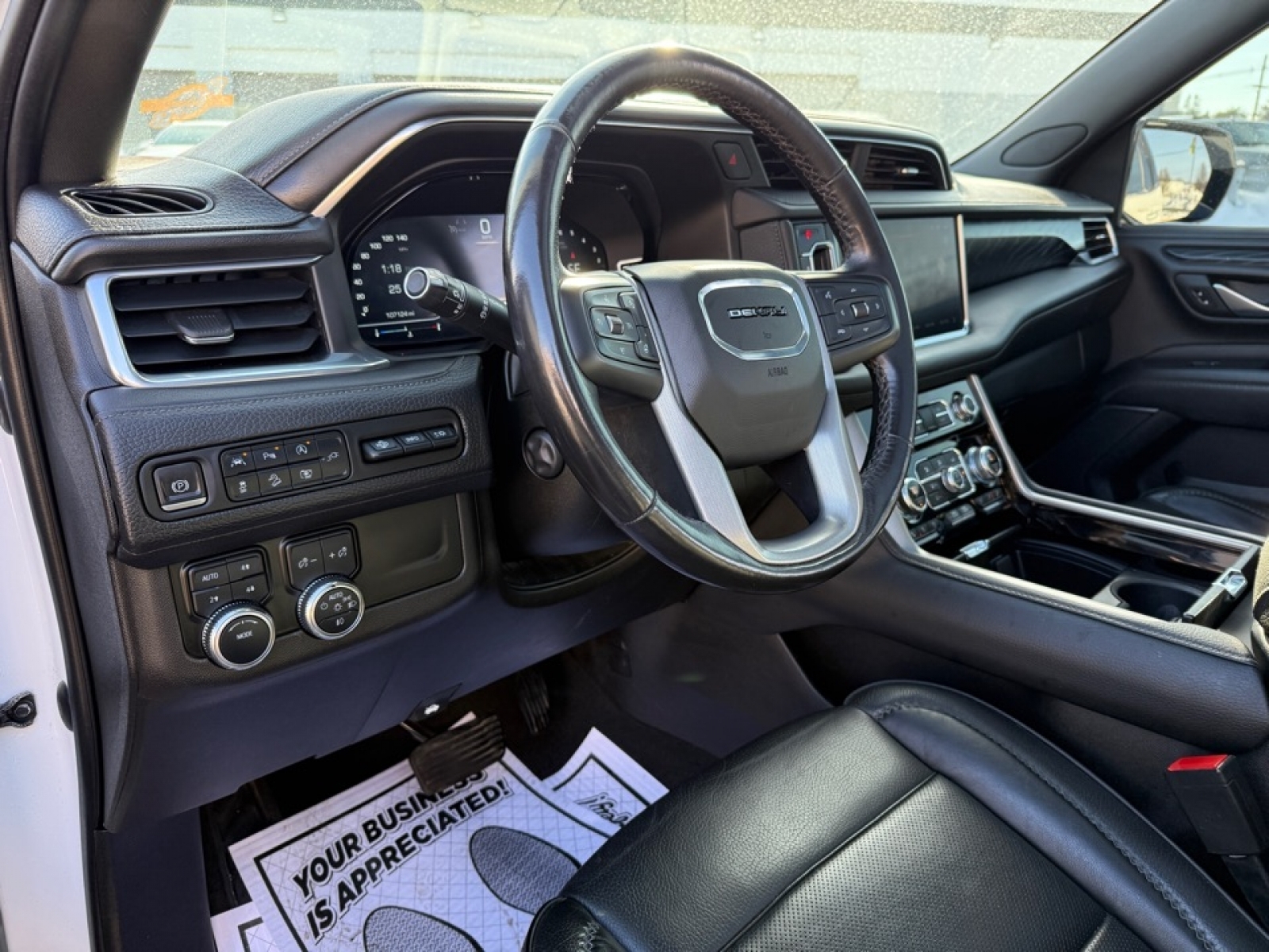 2022 GMC Yukon 4WD Denali, 39210, Photo