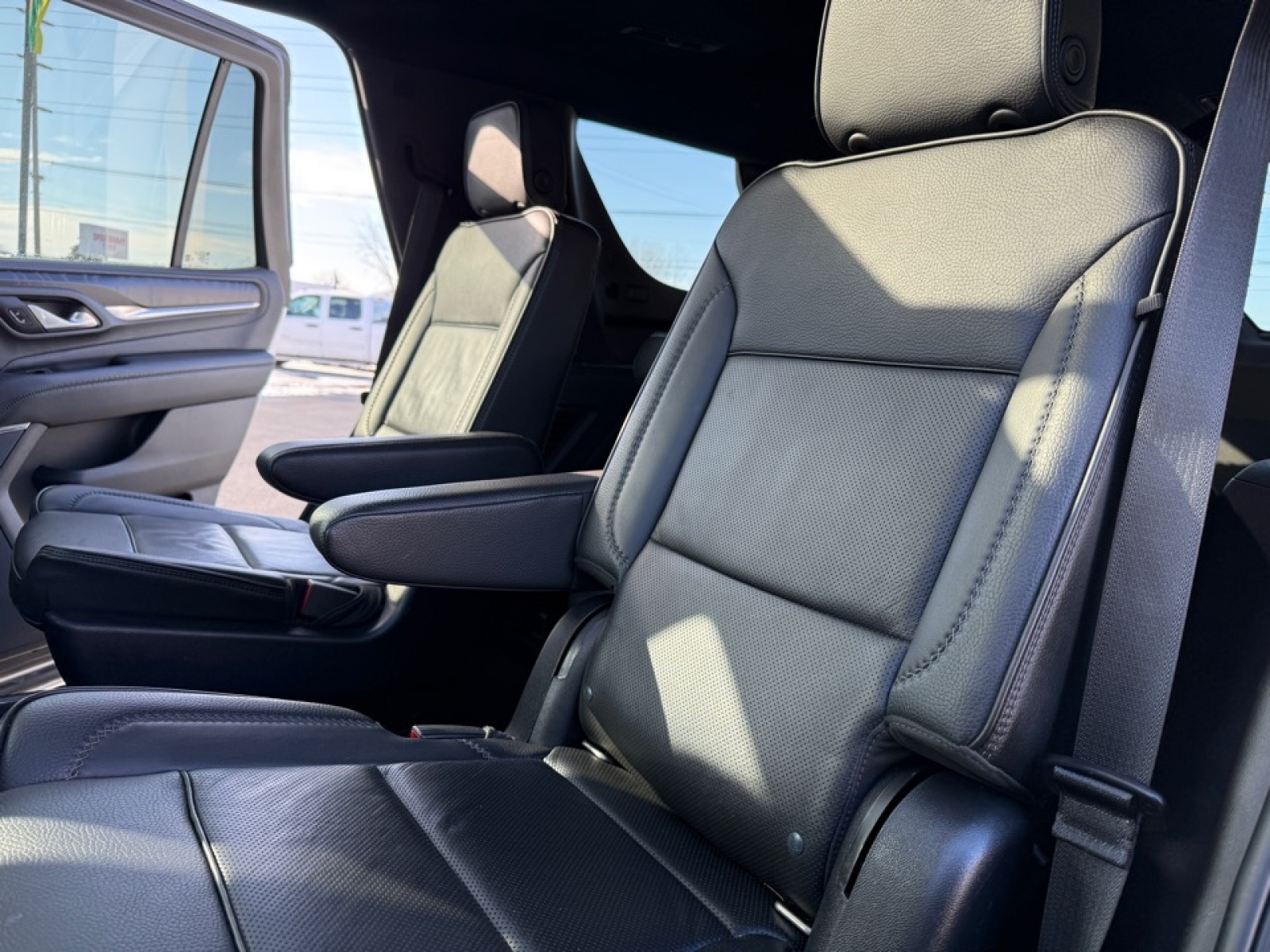 2022 GMC Yukon 4WD Denali, 39210, Photo