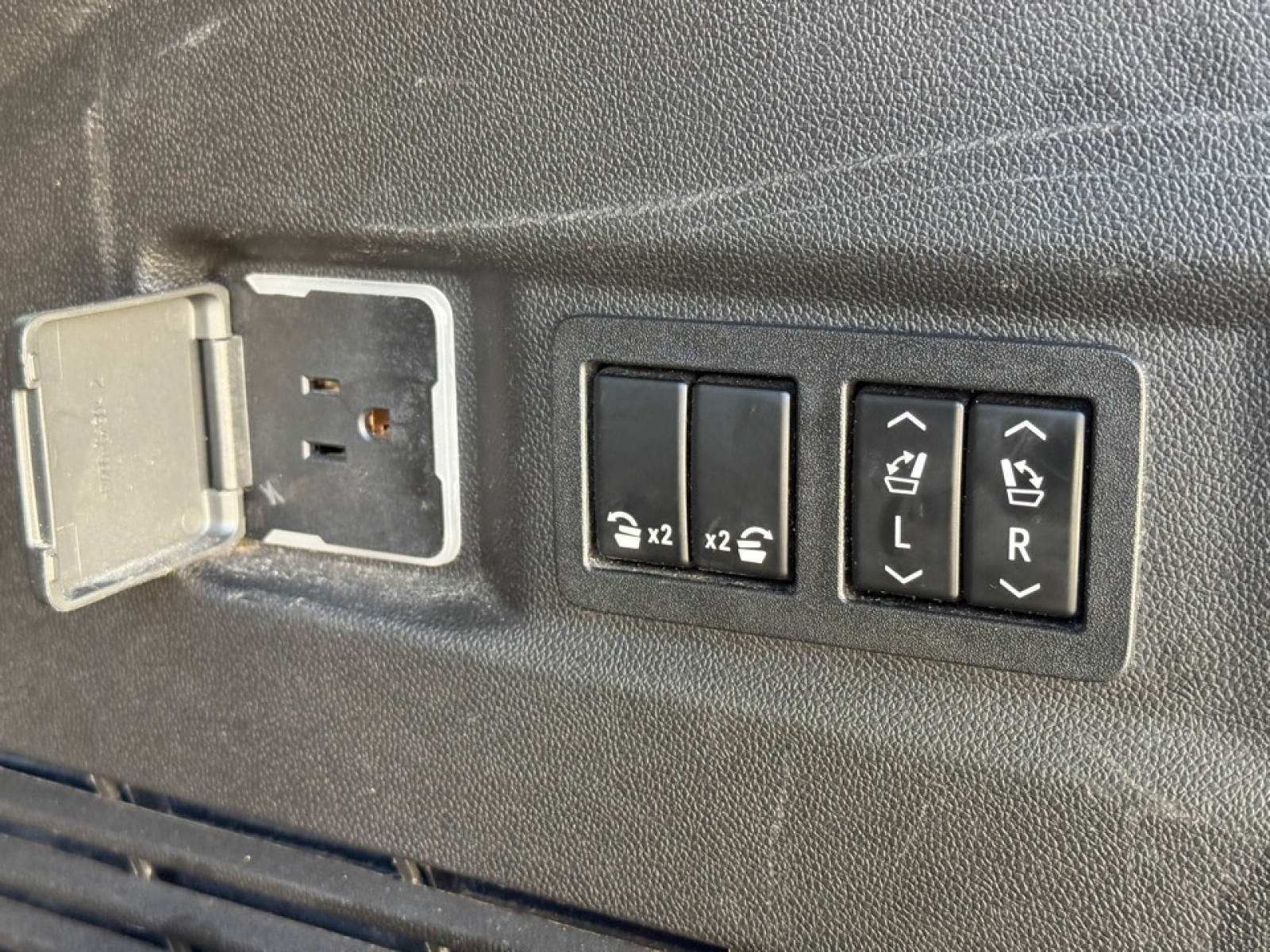 2022 GMC Yukon 4WD Denali, 39210, Photo