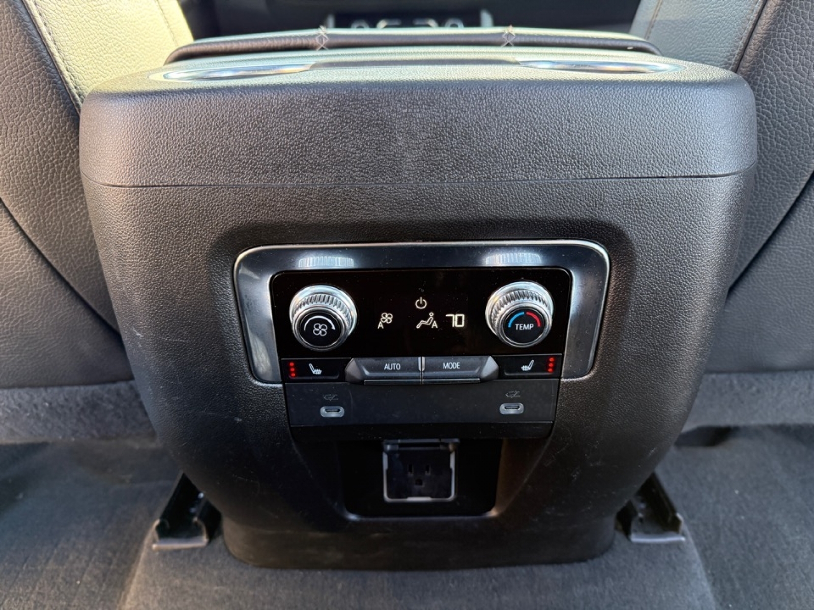 2022 GMC Yukon 4WD Denali, 39210, Photo