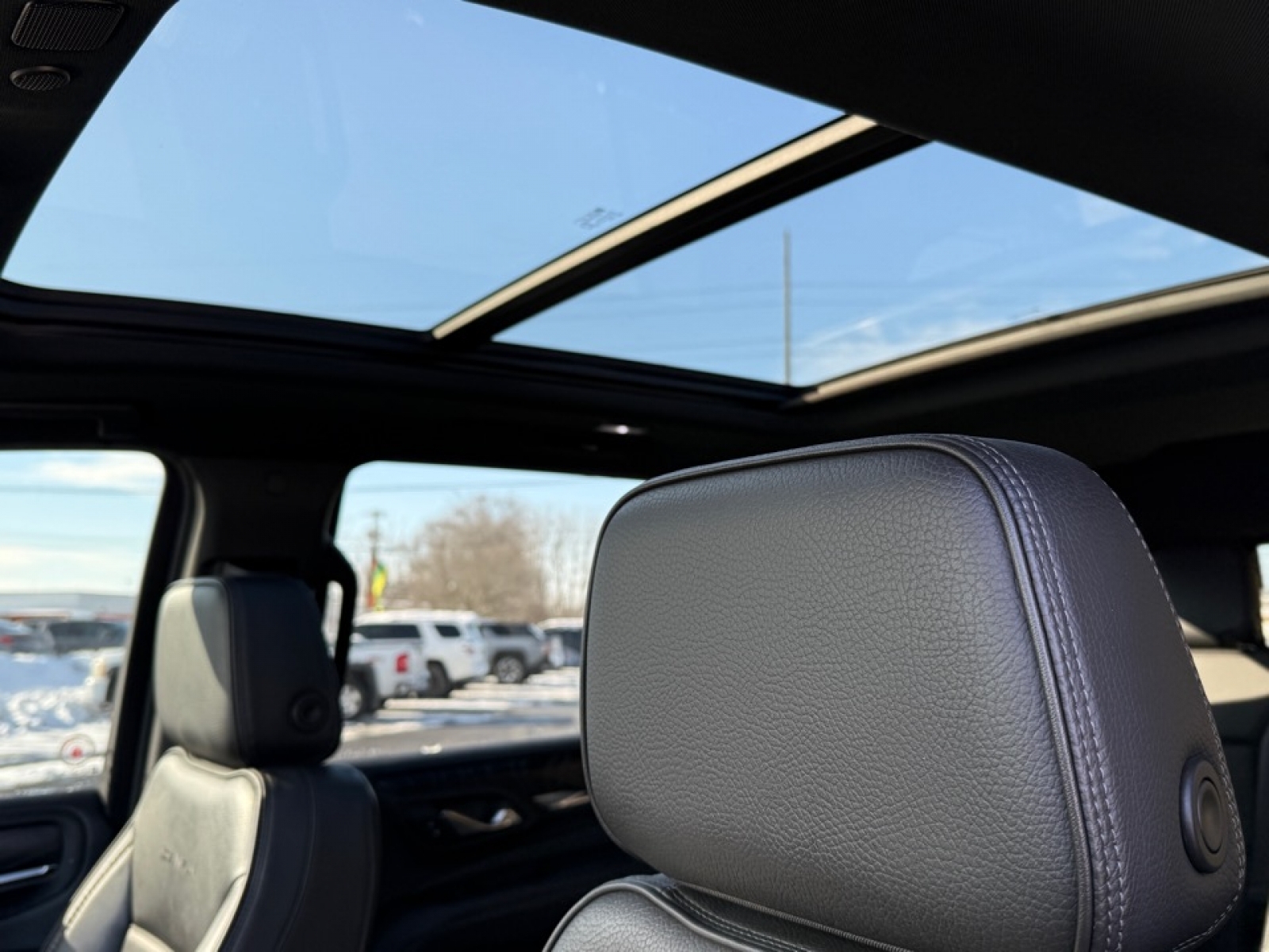 2022 GMC Yukon 4WD Denali, 39210, Photo