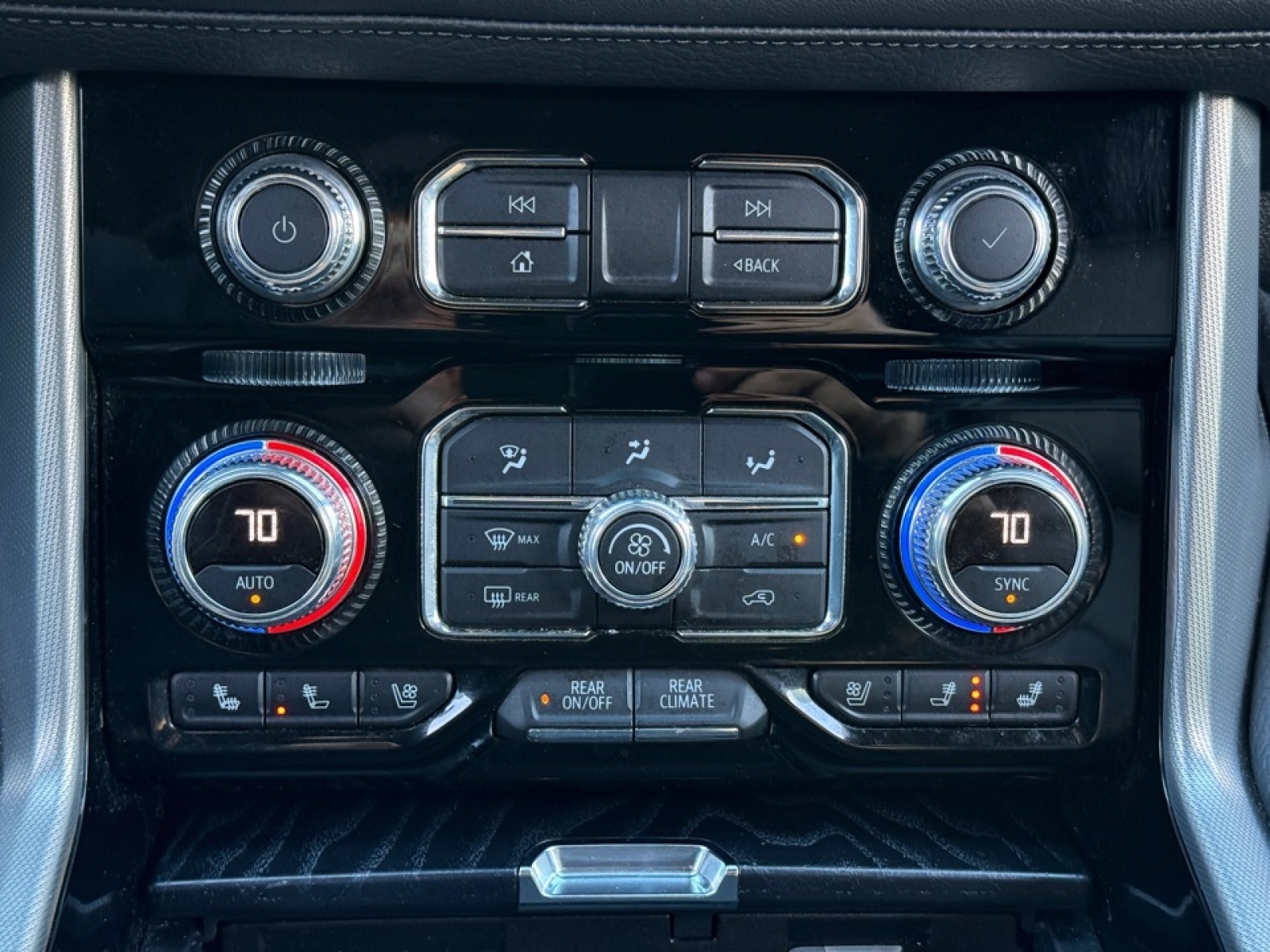 2022 GMC Yukon 4WD Denali, 39210, Photo