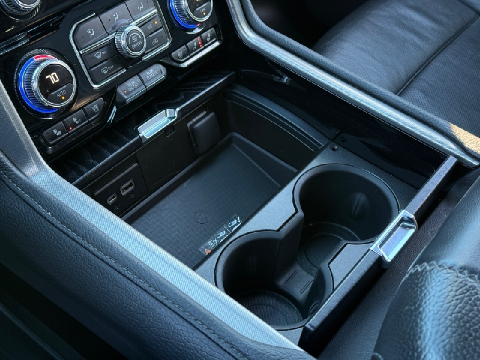 2022 GMC Yukon 4WD Denali, 39210, Photo