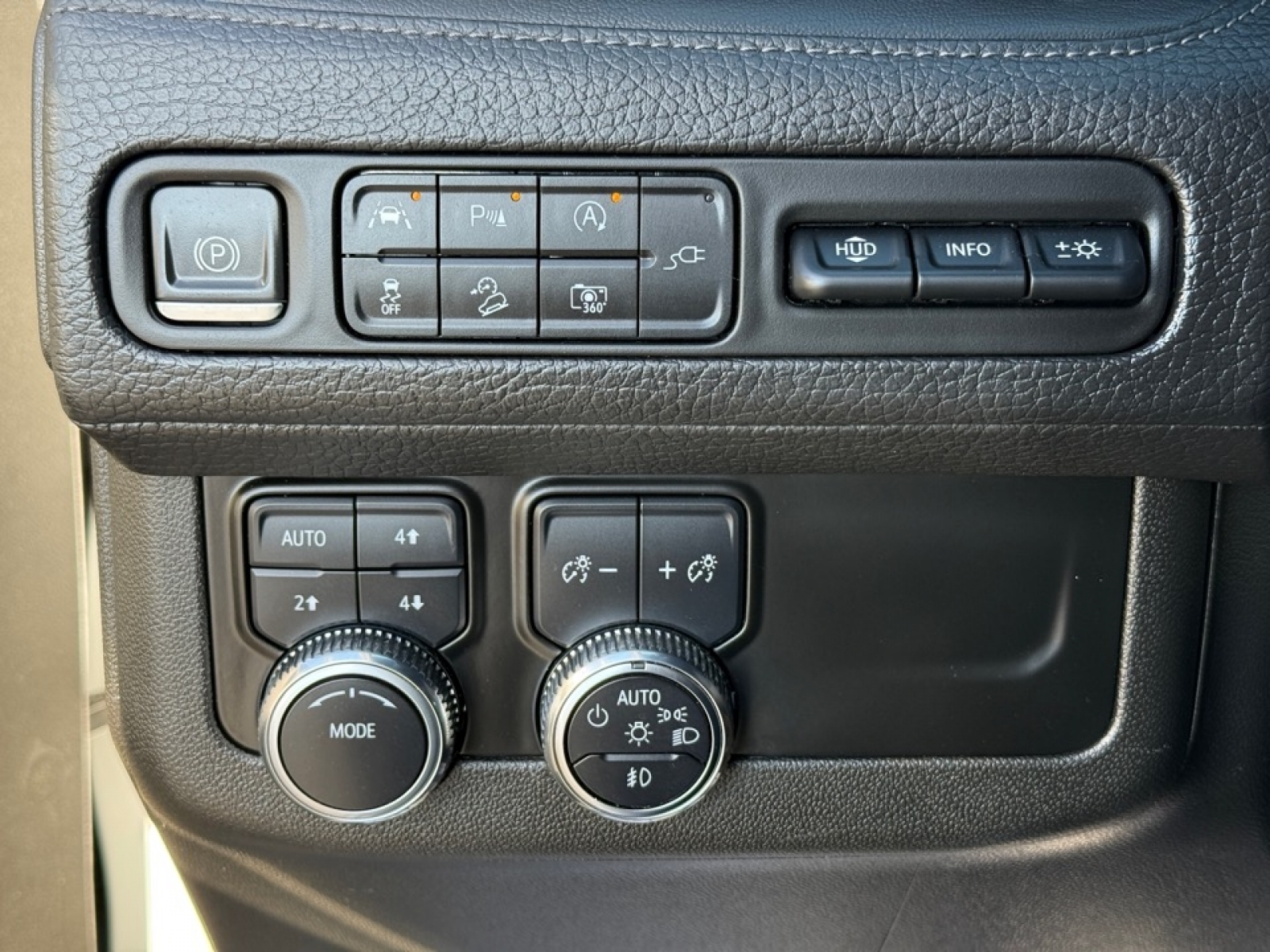 2022 GMC Yukon 4WD Denali, 39210, Photo