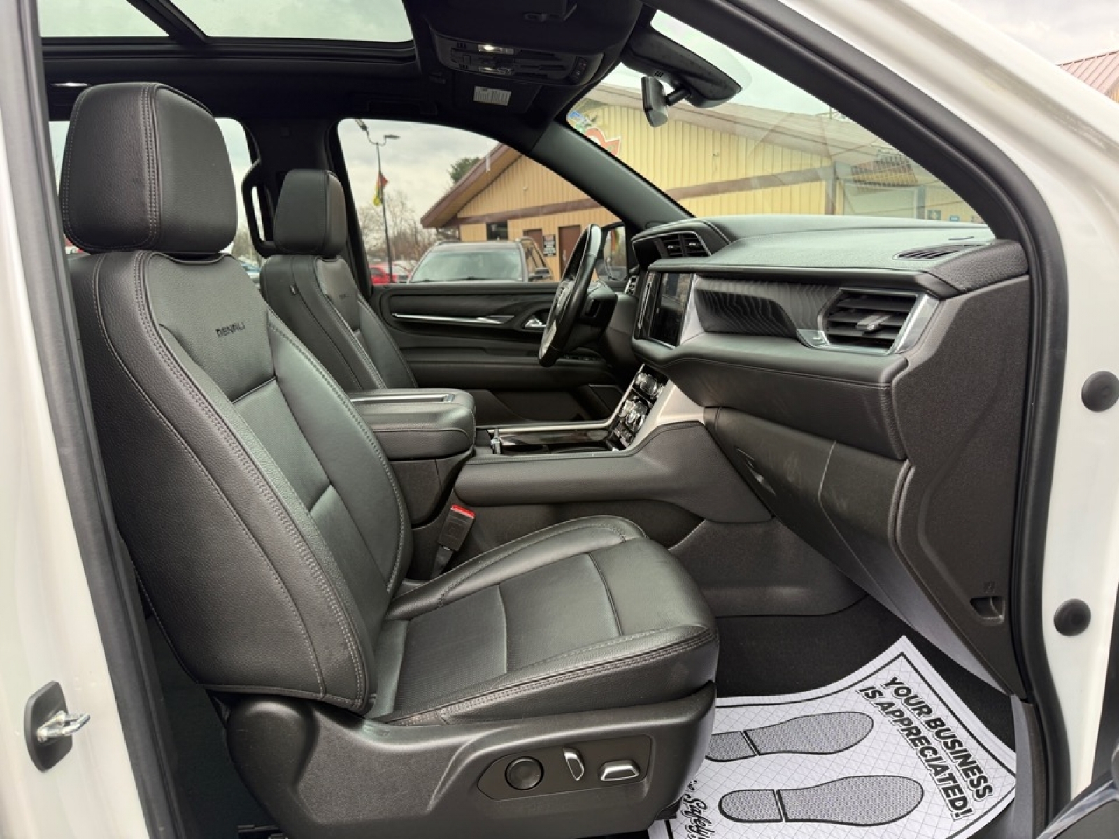 2022 GMC Yukon Denali, 39720, Photo