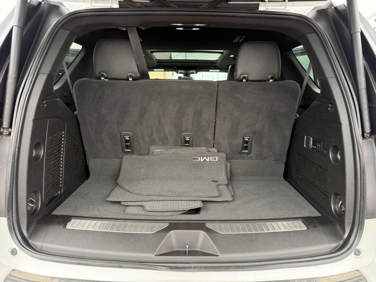 2022 GMC Yukon Denali, 39720, Photo