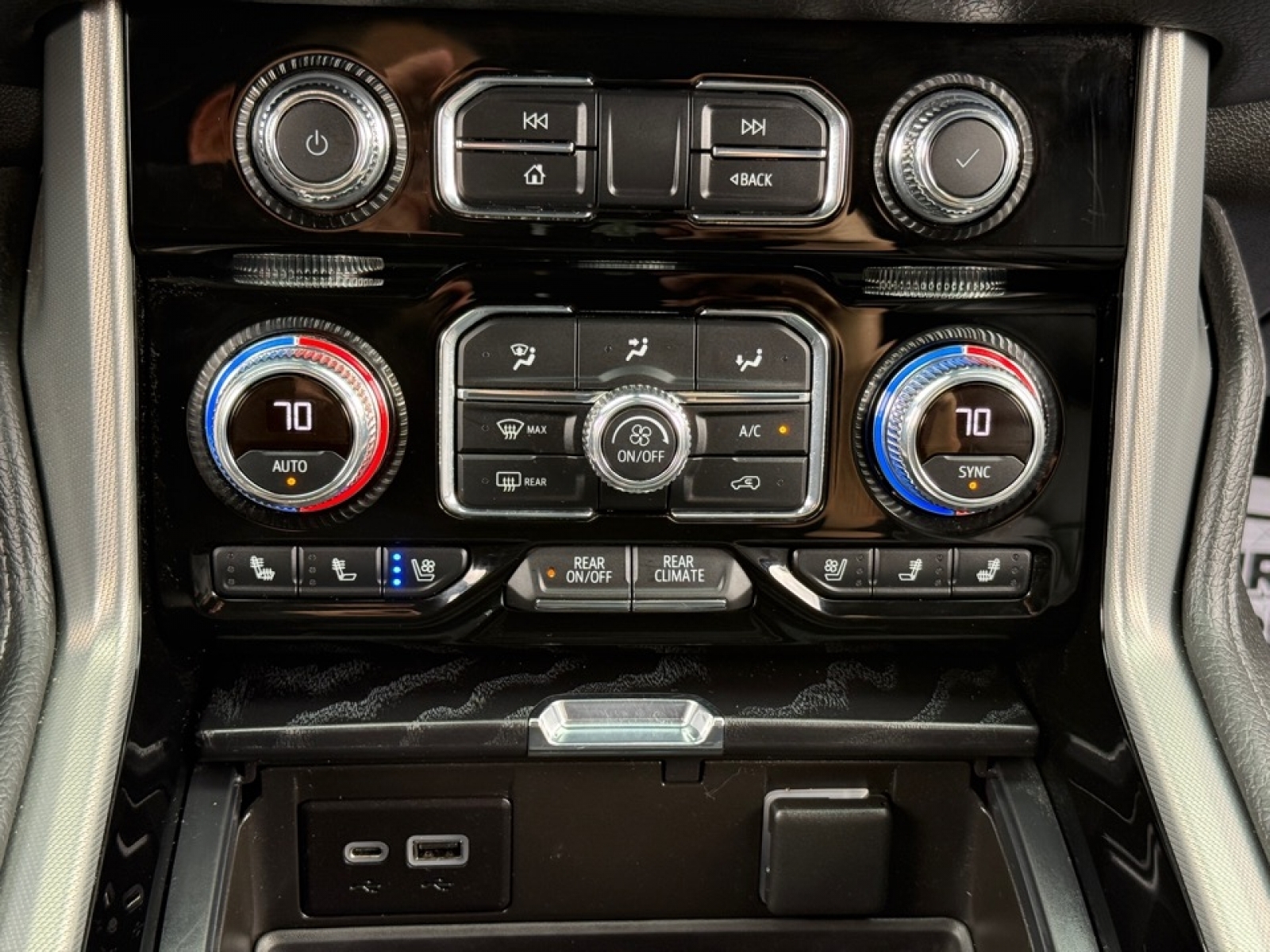 2022 GMC Yukon Denali, 39720, Photo