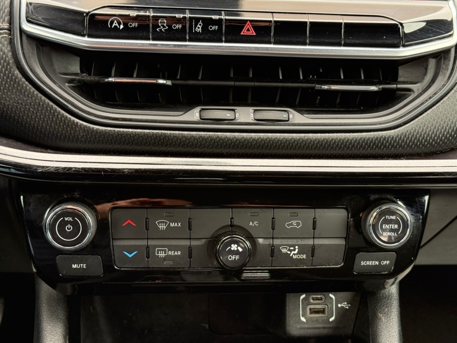 2022 Jeep Compass Altitude 4x4, 39404, Photo