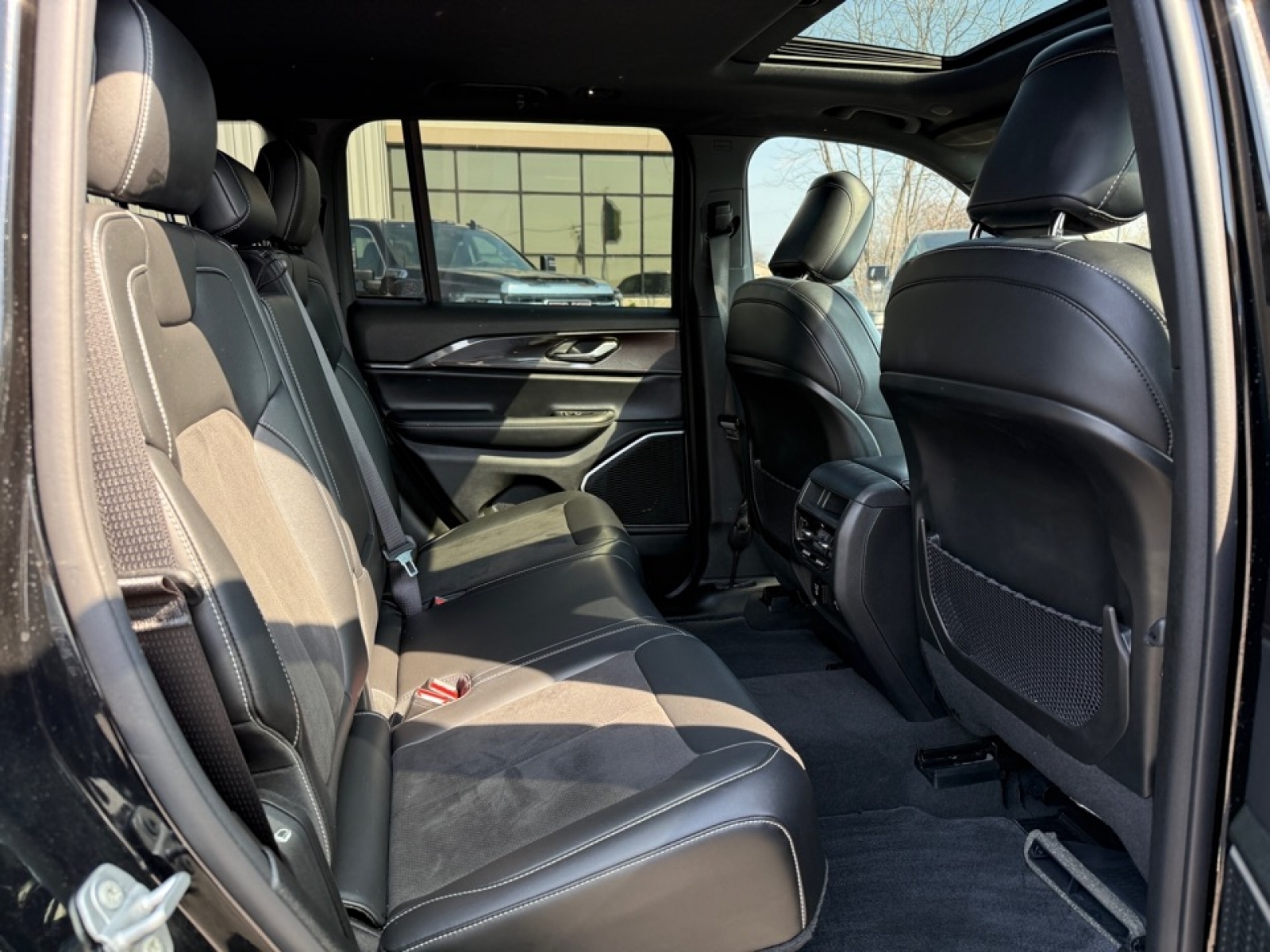 2022 Jeep Grand Cherokee Altitude 4x4, 39608, Photo