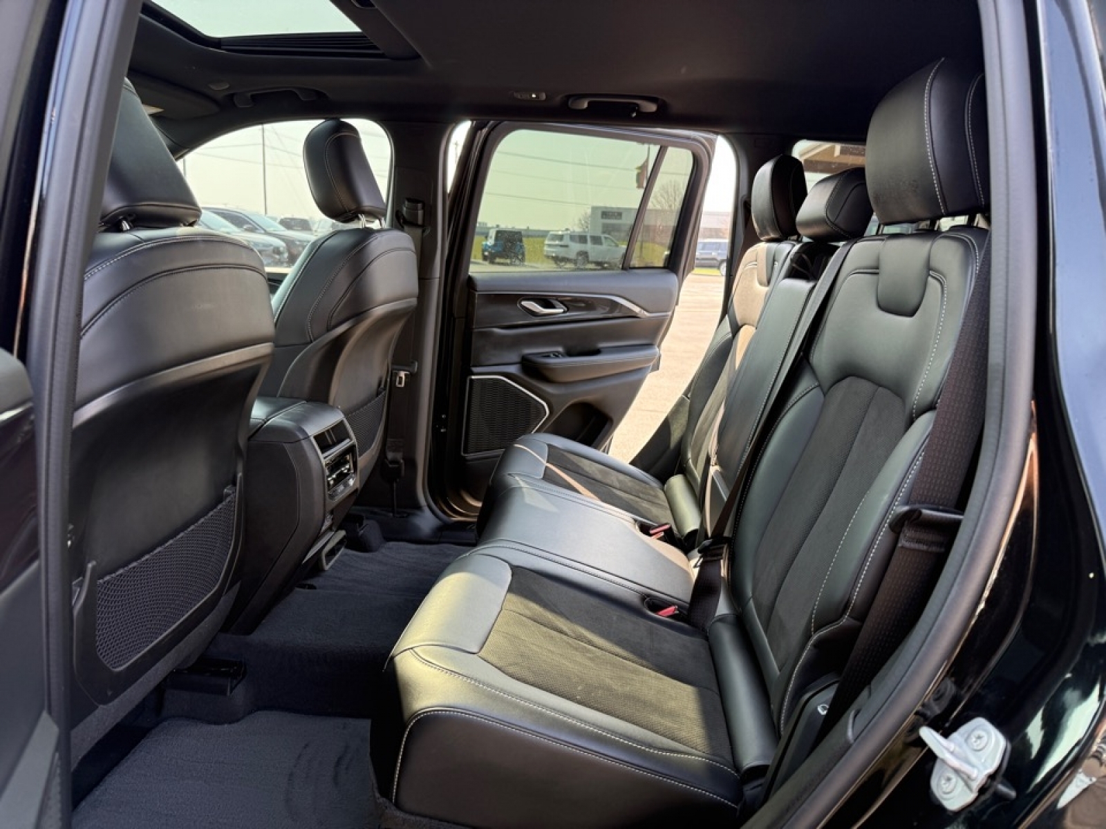 2022 Jeep Grand Cherokee Altitude 4x4, 39608, Photo