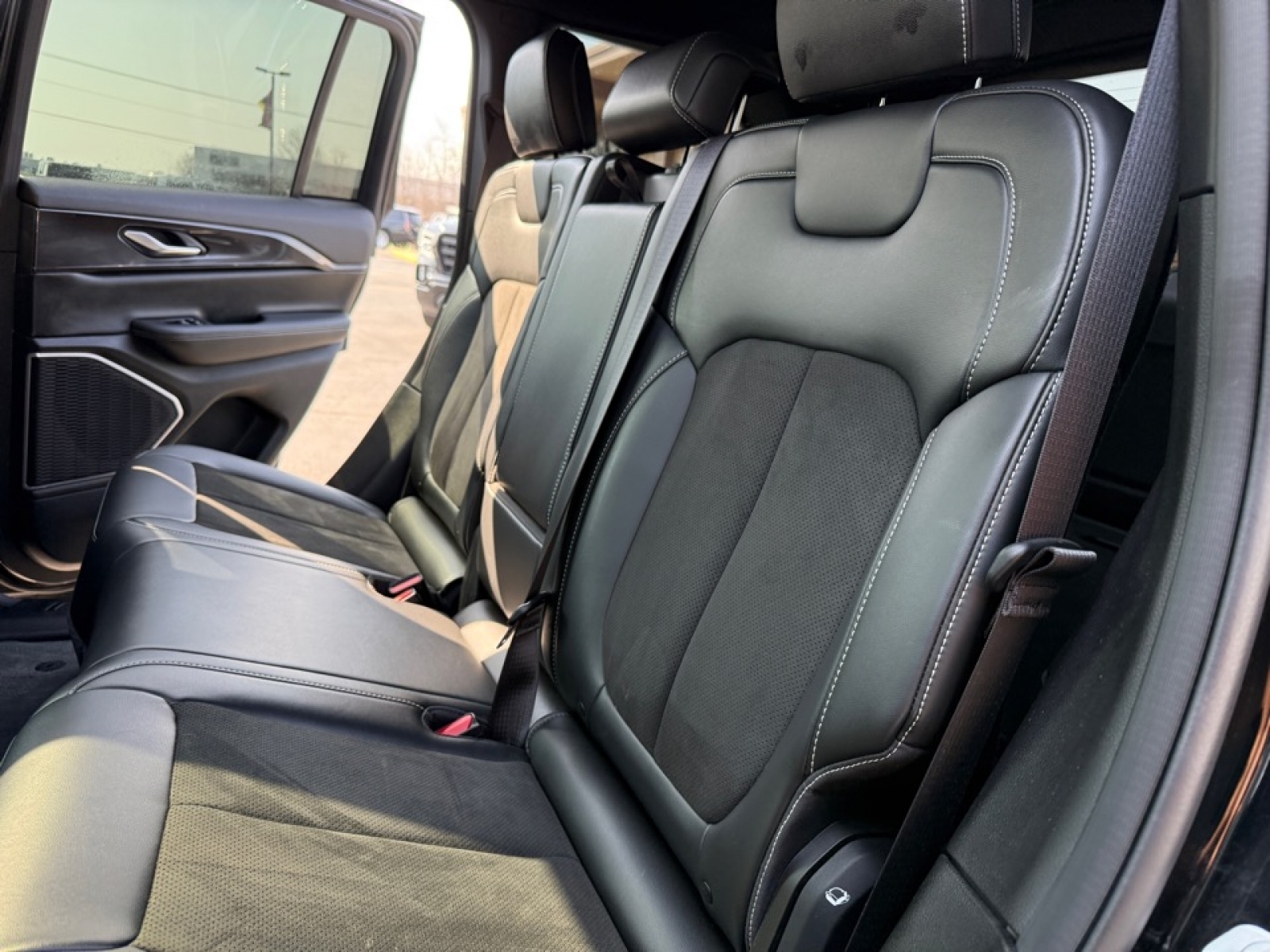 2022 Jeep Grand Cherokee Altitude 4x4, 39608, Photo