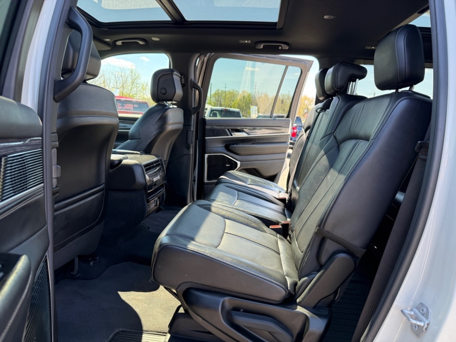 2022 Jeep Wagoneer Series III, 39809, Photo