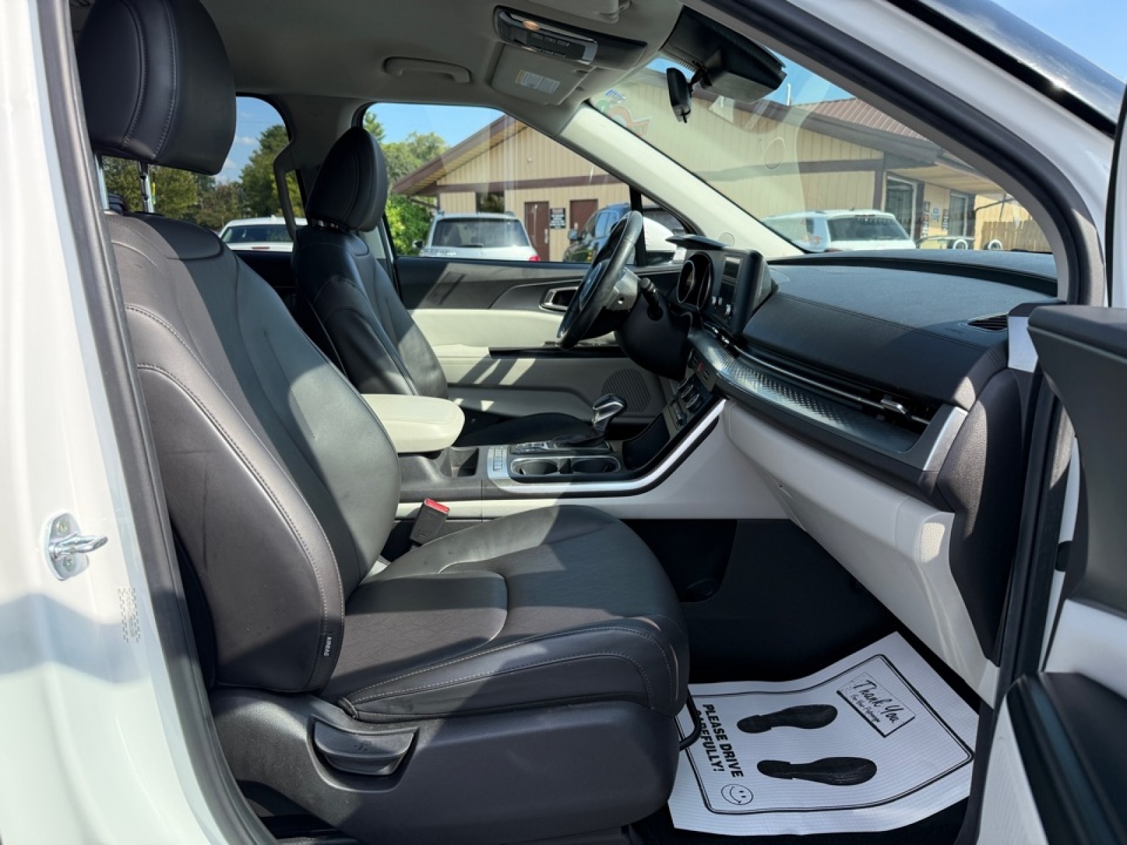 2022 Kia Carnival LX photo 9