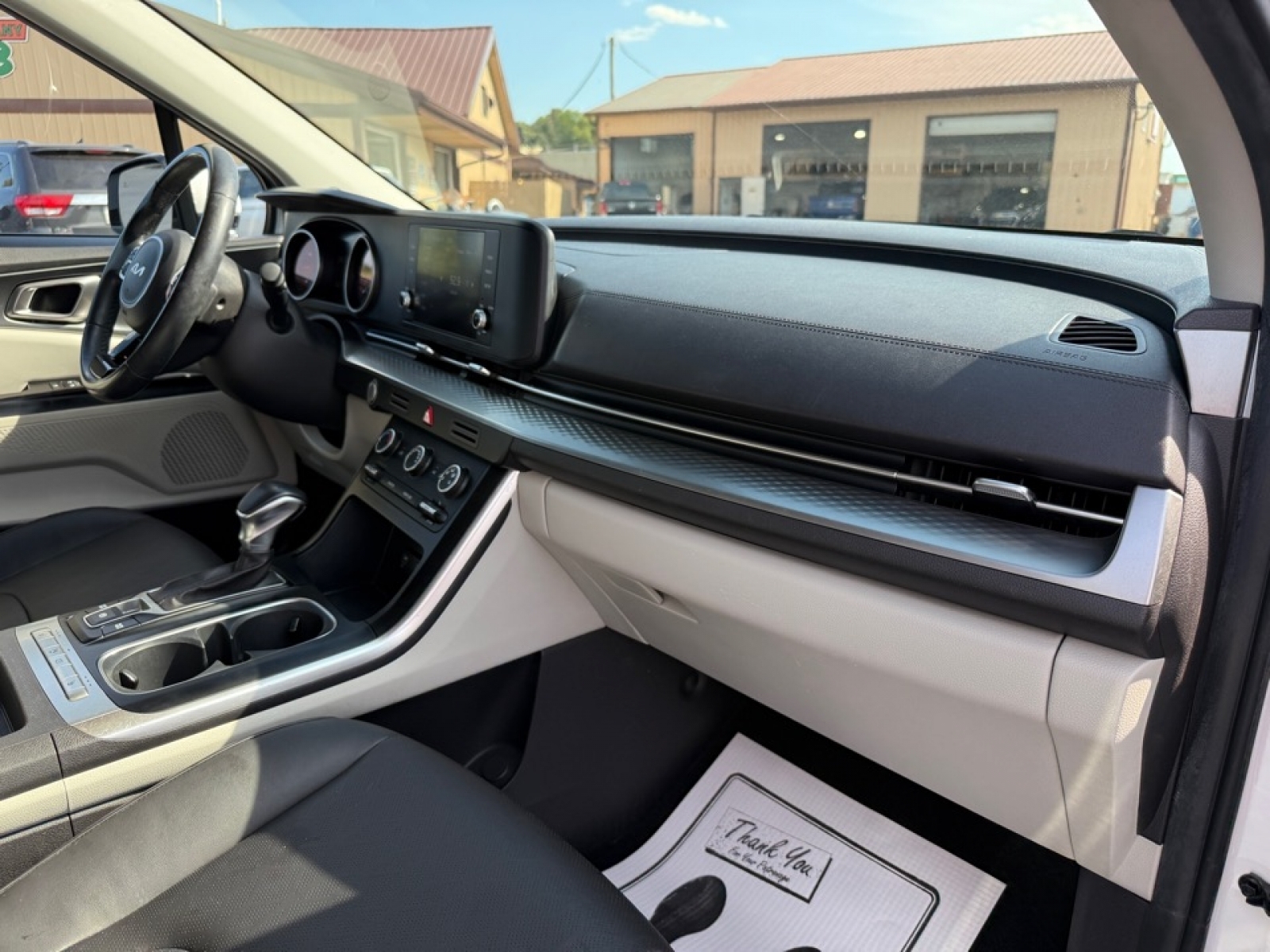 2022 Kia Carnival LX photo 10