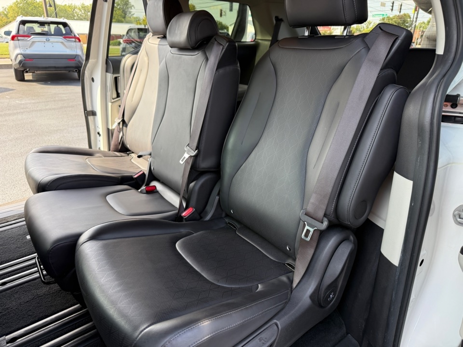 2022 Kia Carnival LX photo 16