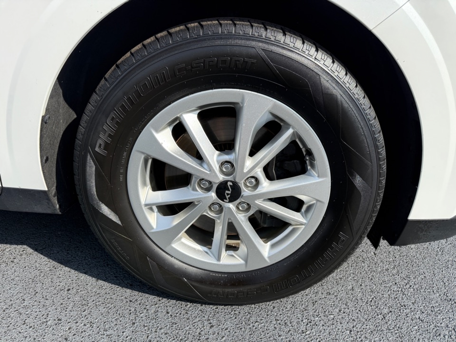 2022 Kia Carnival LX photo 26