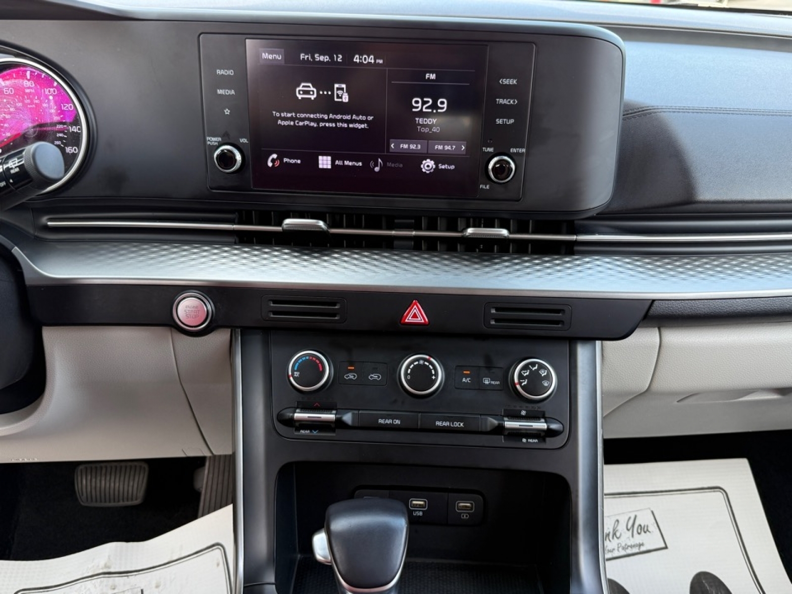 2022 Kia Carnival LX photo 28