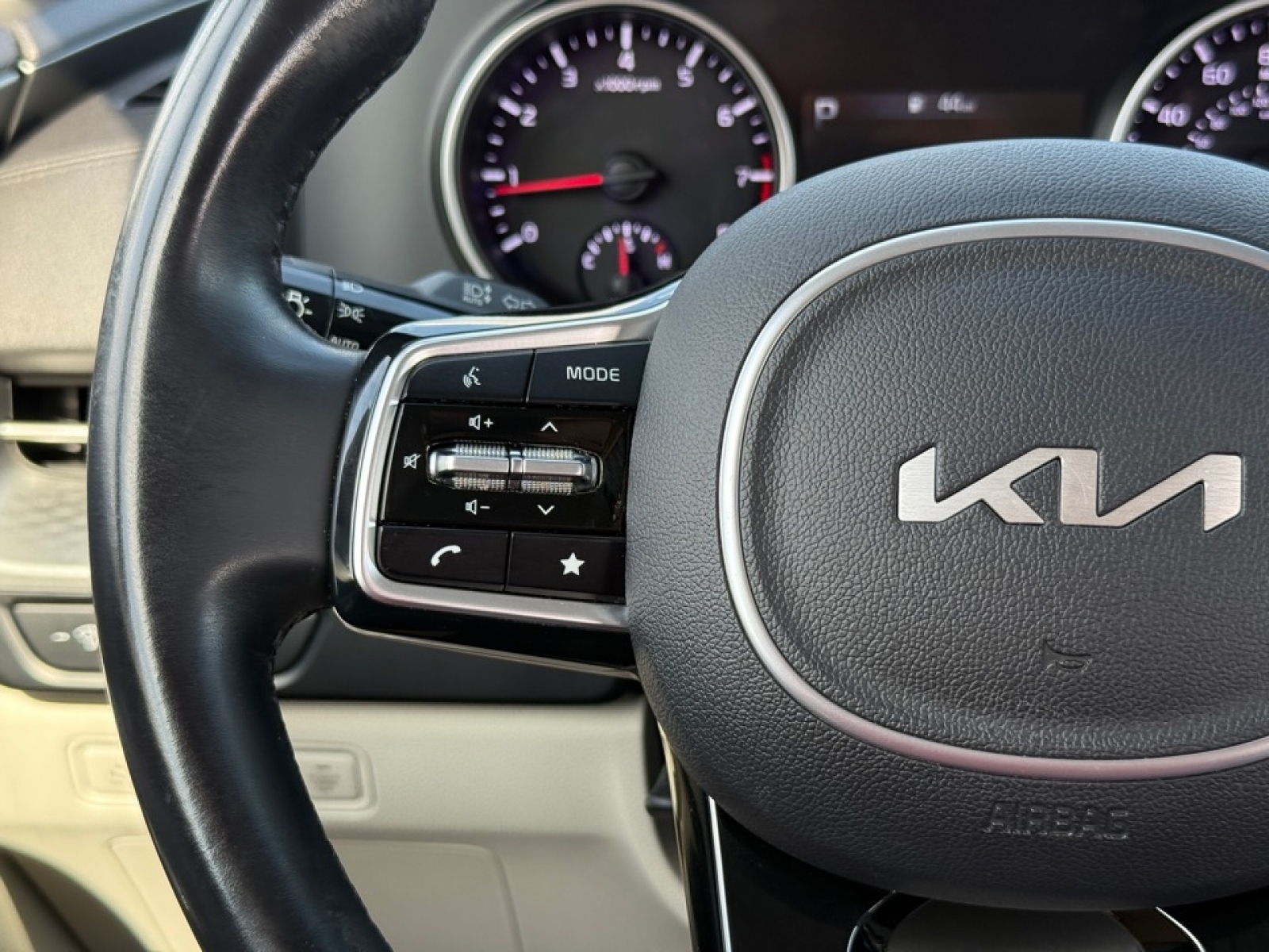 2022 Kia Carnival LX photo 30