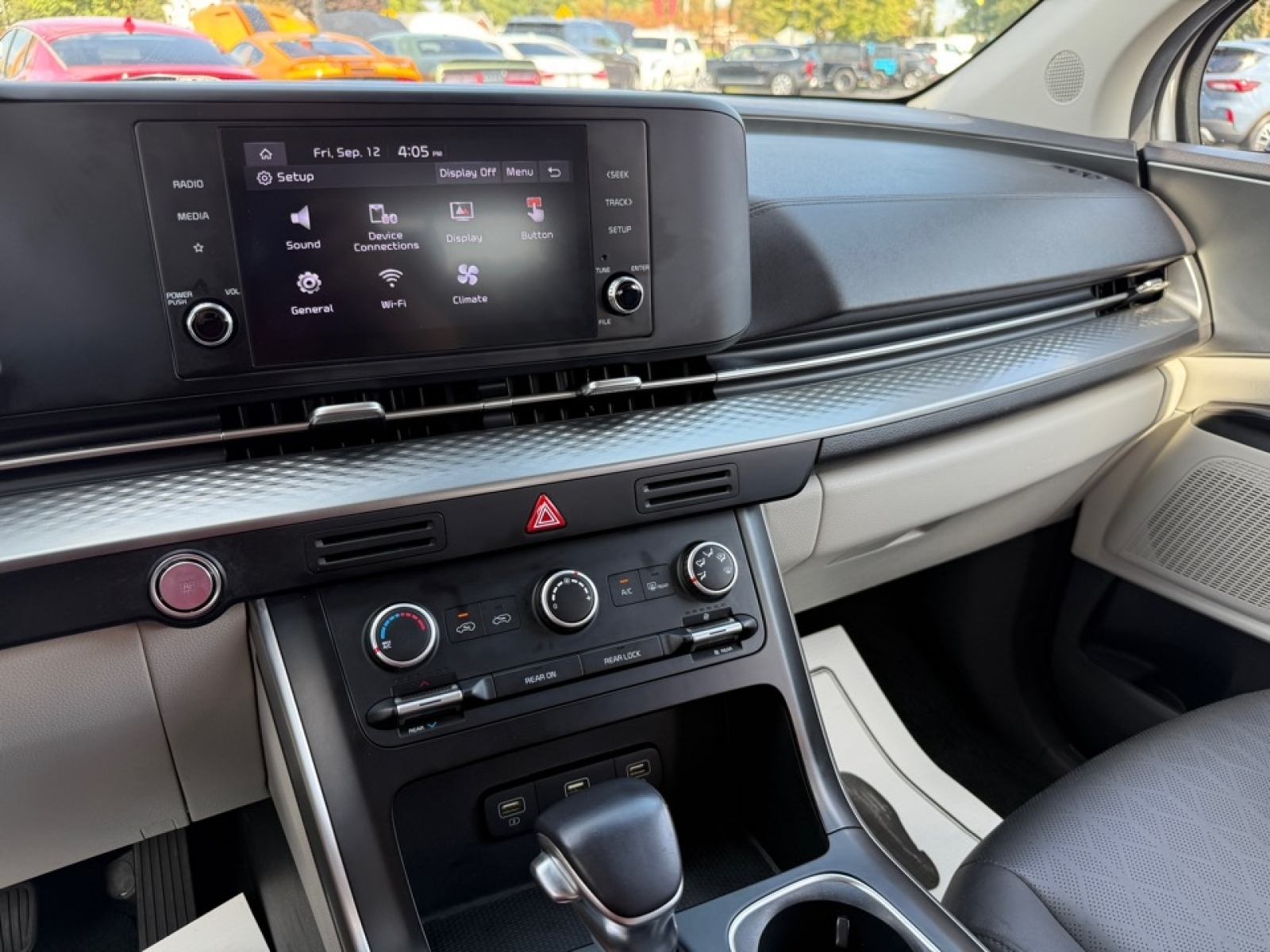 2022 Kia Carnival LX photo 36