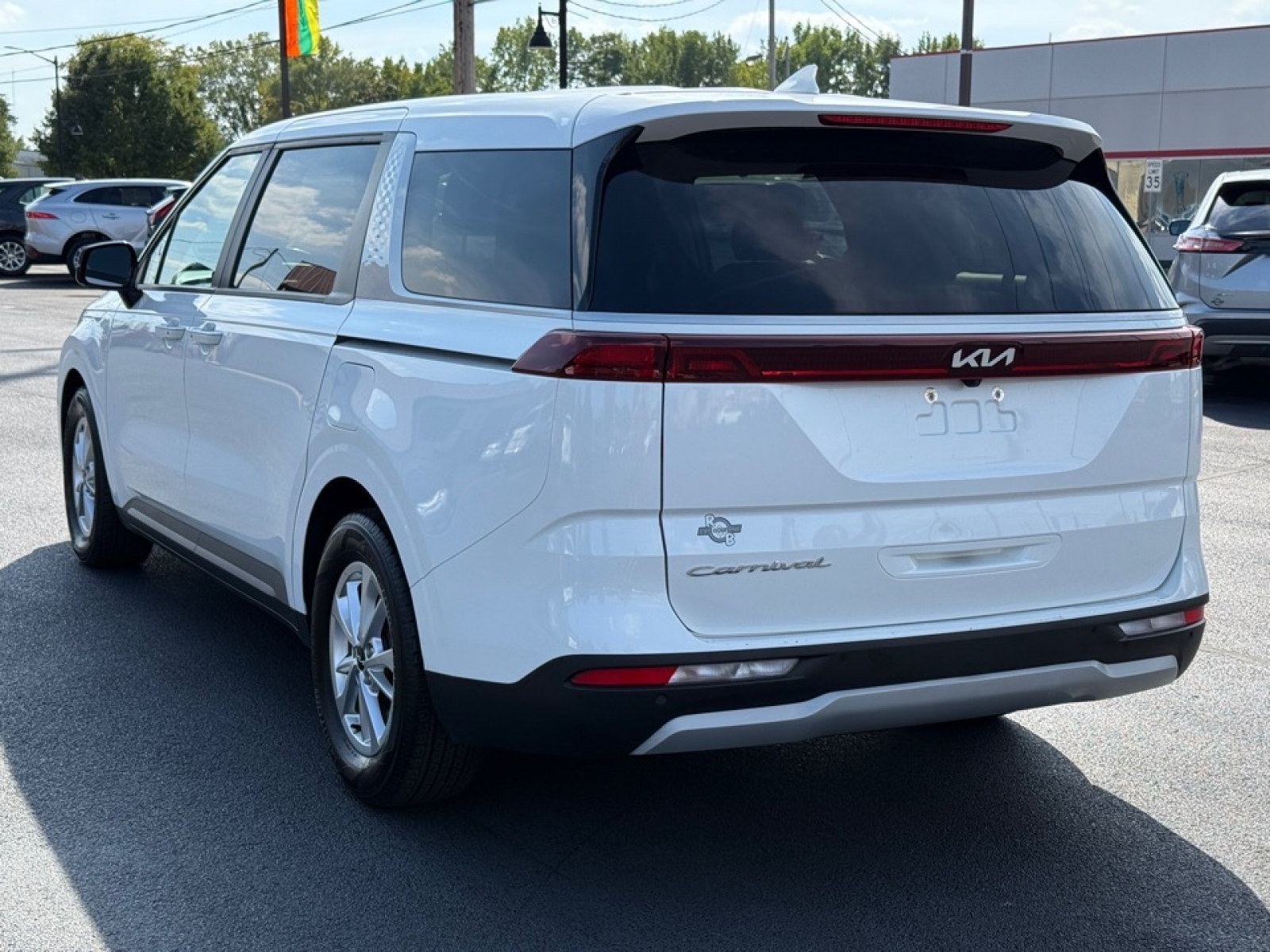 2022 Kia Carnival LX photo 5