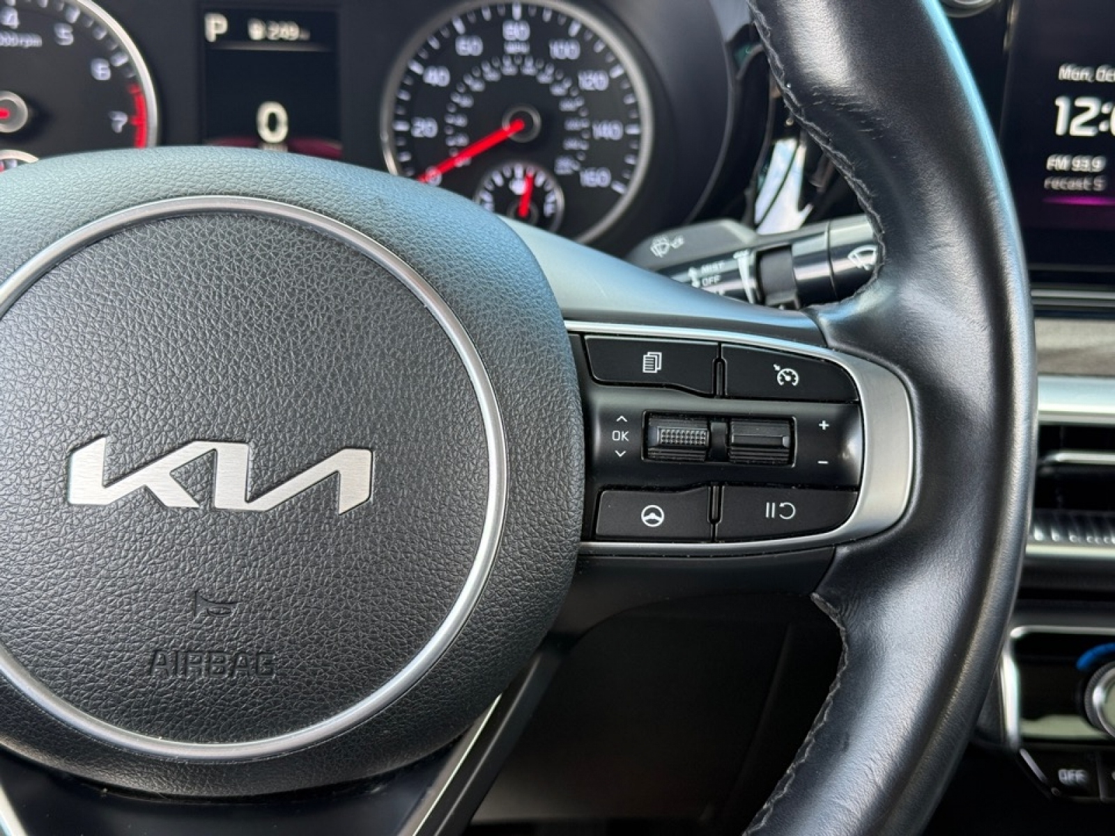 2022 Kia K5 EX, 39123, Photo