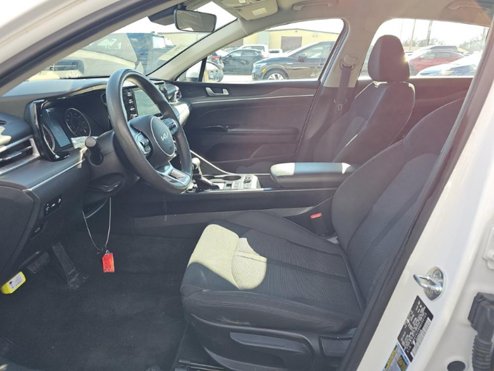 2022 Kia K5 LXS, 39599, Photo