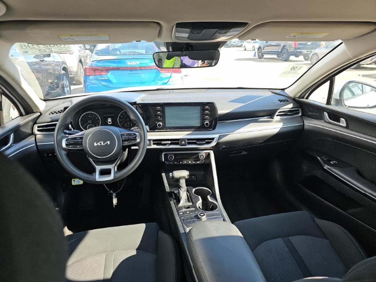 2022 Kia K5 LXS, 39599, Photo