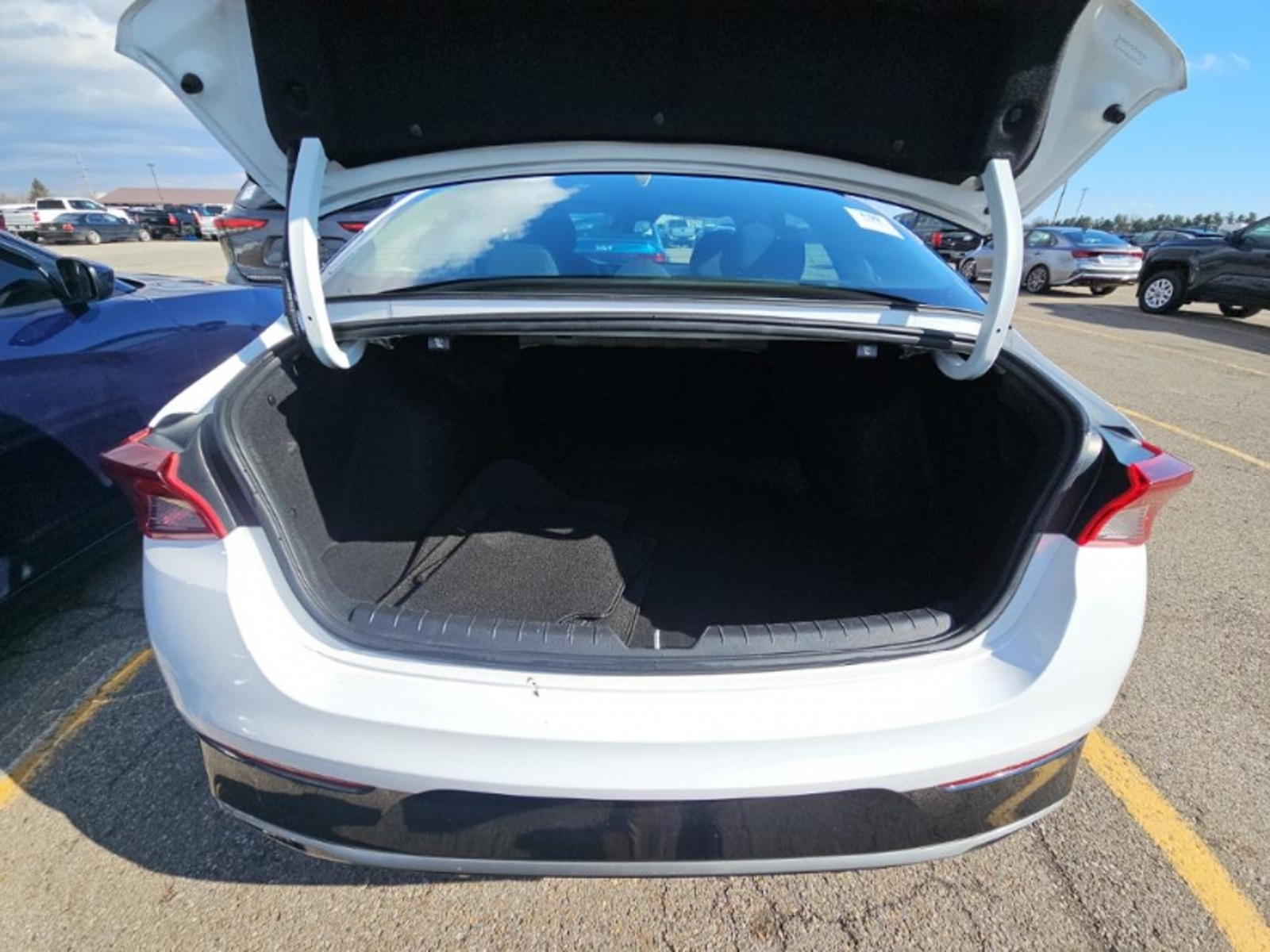 2022 Kia K5 LXS, 39599, Photo