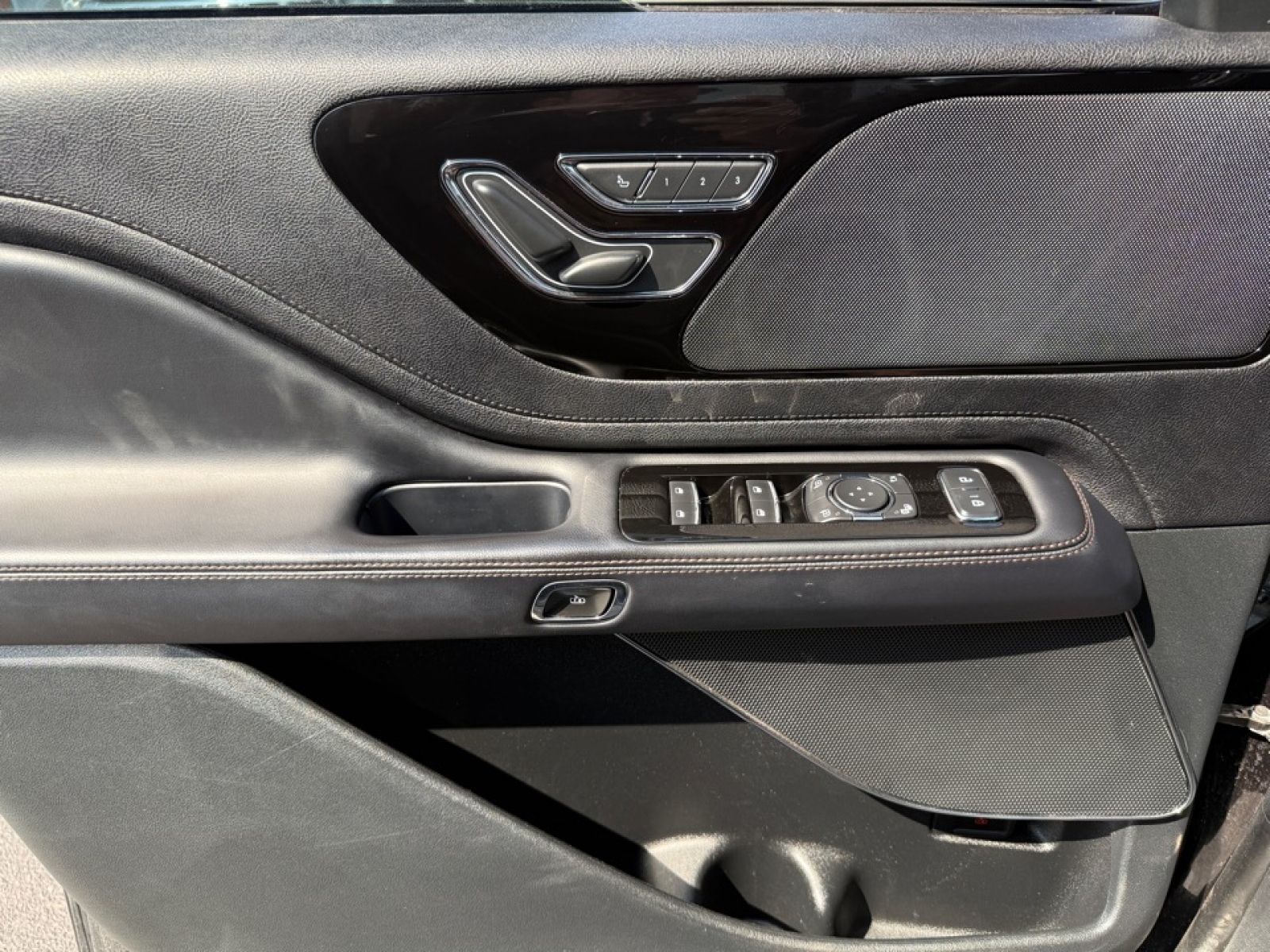 2022 Lincoln Aviator Standard, 39674, Photo