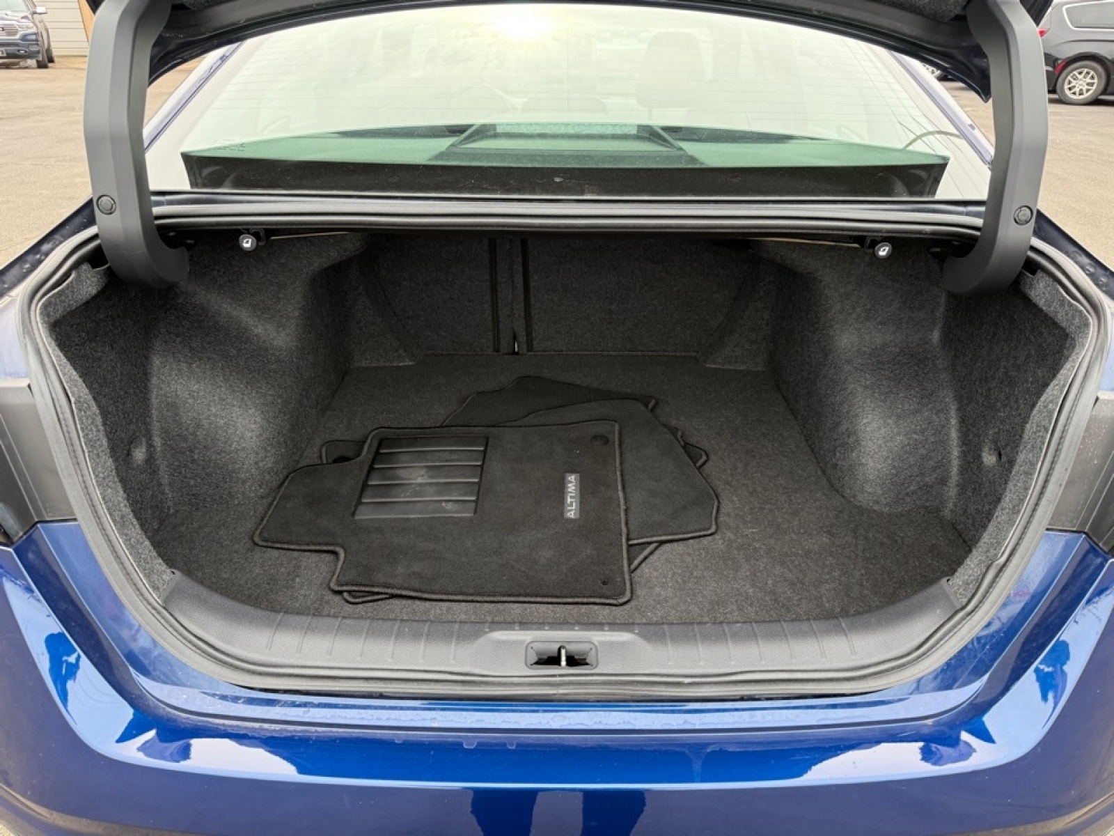 2022 Nissan Altima Platinum Intelligent AWD, 39520, Photo