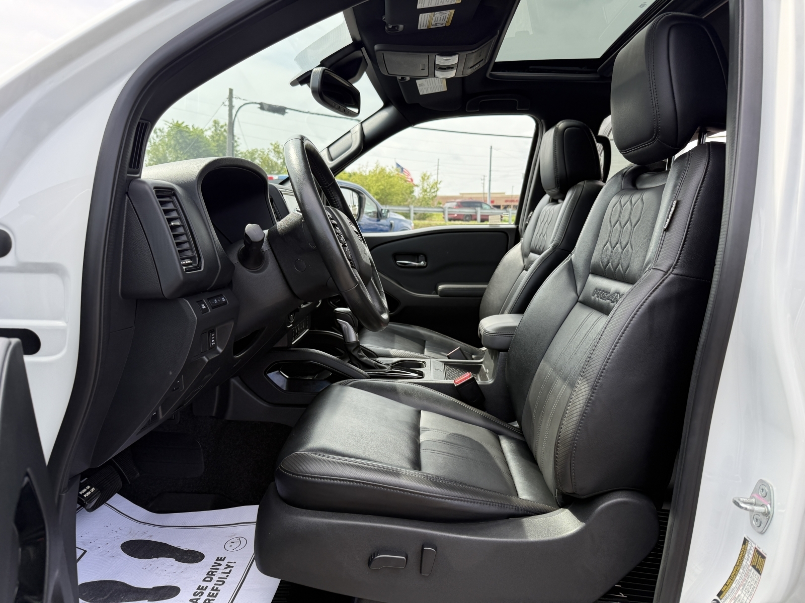 2022 Nissan Frontier Crew Cab Pro-4X, 38597, Photo