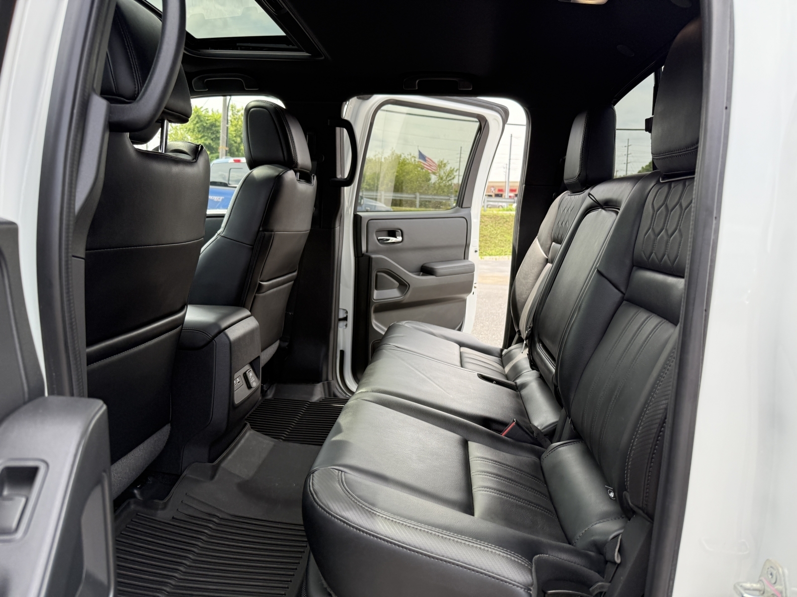 2022 Nissan Frontier Crew Cab Pro-4X, 38597, Photo