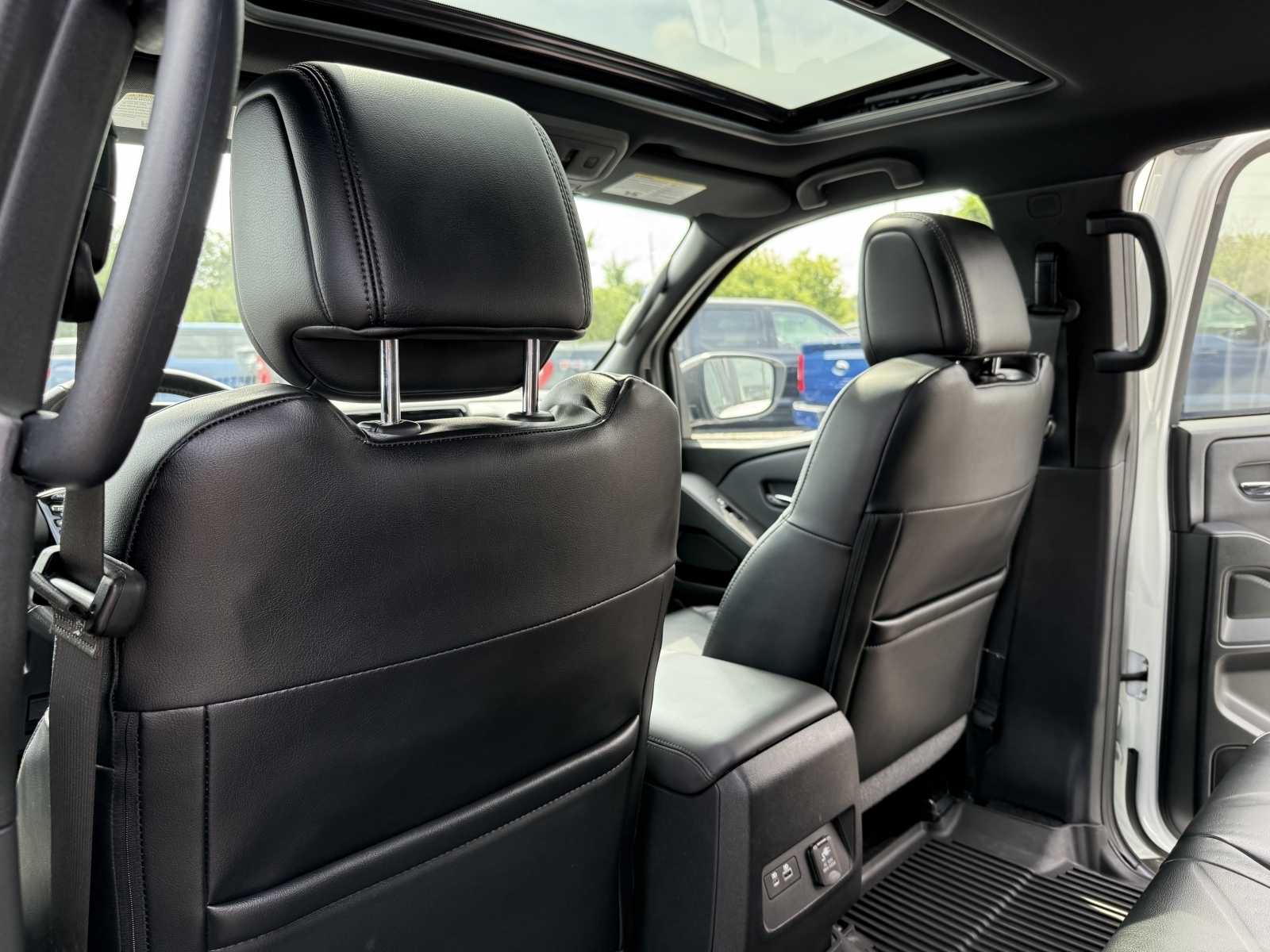 2022 Nissan Frontier Crew Cab Pro-4X, 38597, Photo