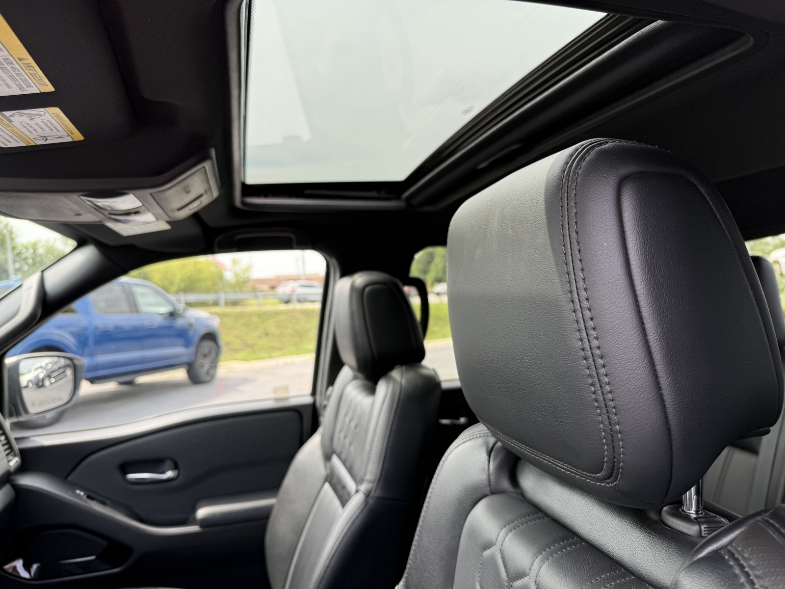 2022 Nissan Frontier Crew Cab Pro-4X, 38597, Photo