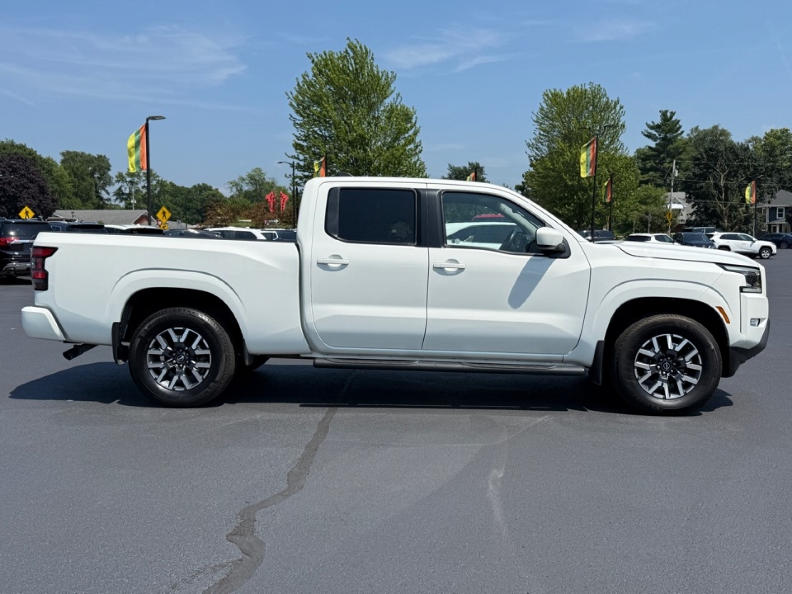2022 Nissan Frontier Crew Cab SV photo 9