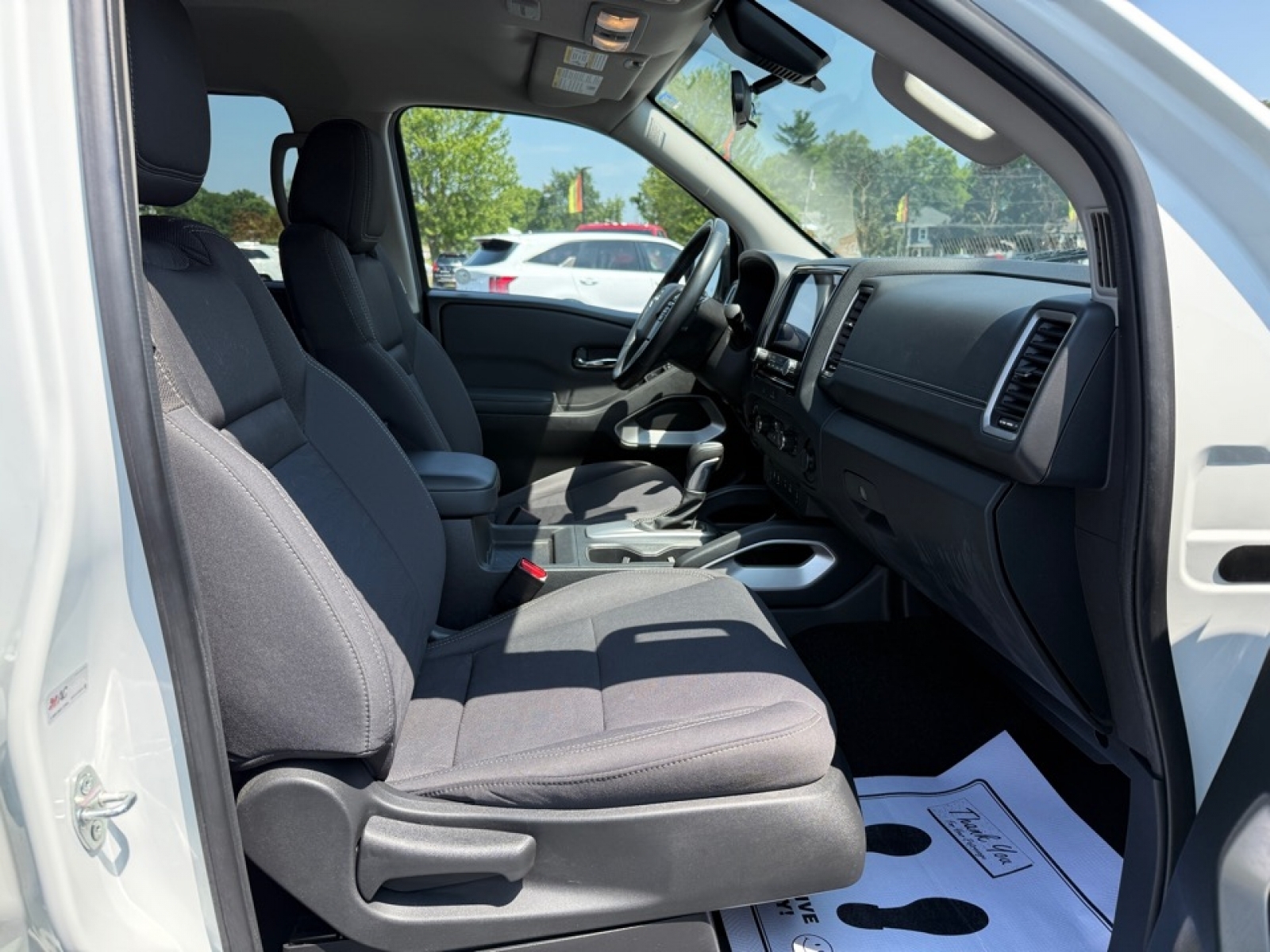 2022 Nissan Frontier Crew Cab SV photo 11