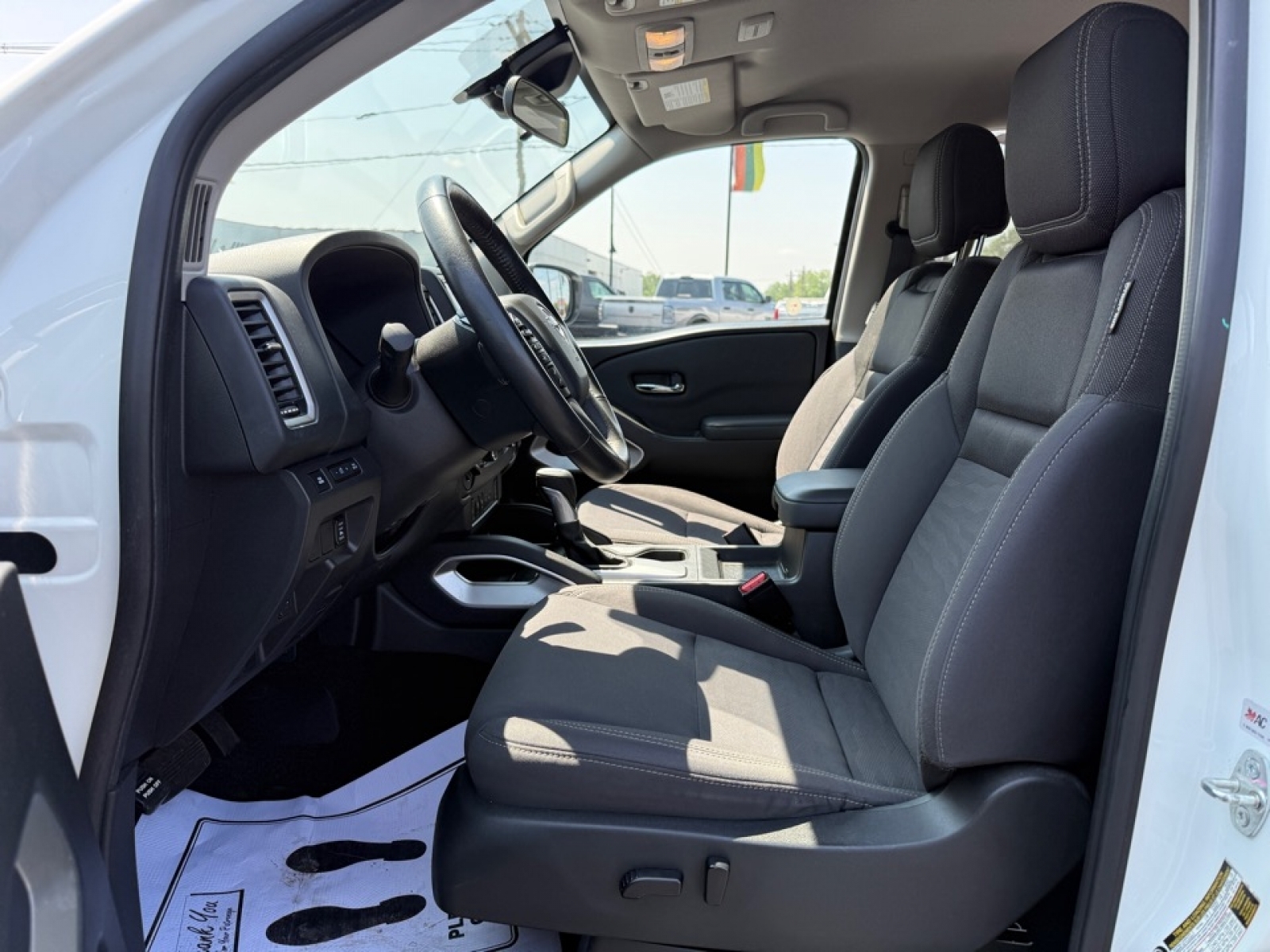 2022 Nissan Frontier Crew Cab SV photo 10