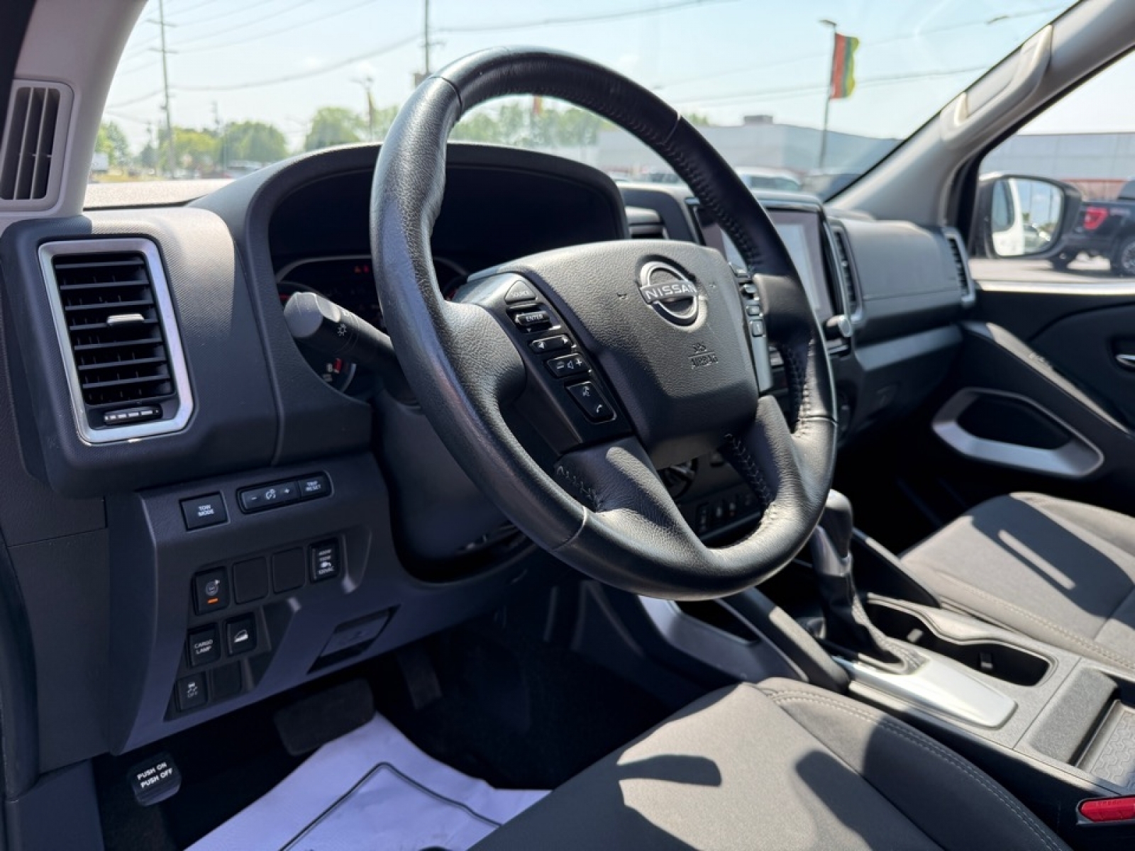 2022 Nissan Frontier Crew Cab SV photo 13