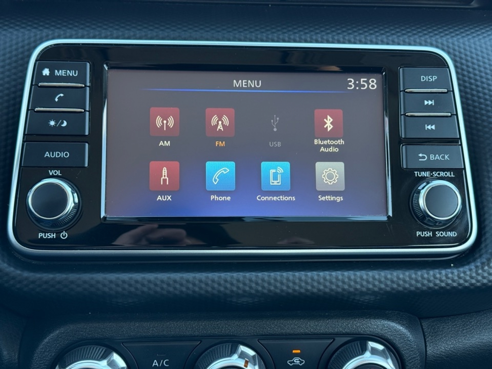 2022 Nissan Kicks S Xtronic CVT, 39441, Photo