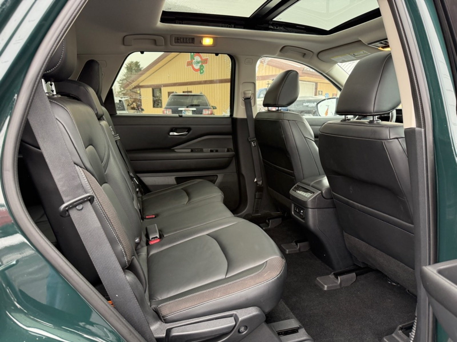 2022 Nissan Pathfinder SL 4WD, 39175, Photo