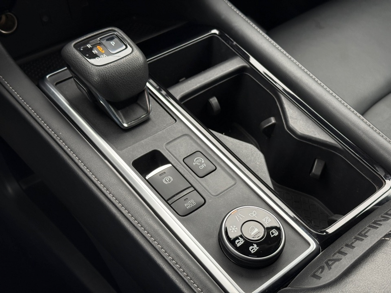 2022 Nissan Pathfinder SL 4WD, 39175, Photo