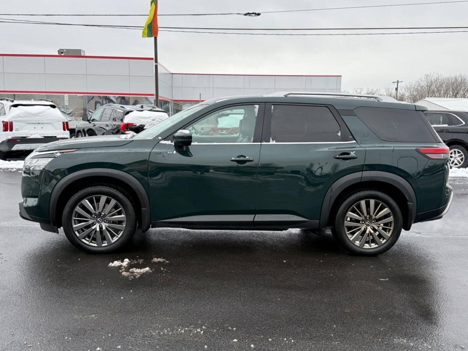 2022 Nissan Pathfinder SL 4WD, 39175, Photo