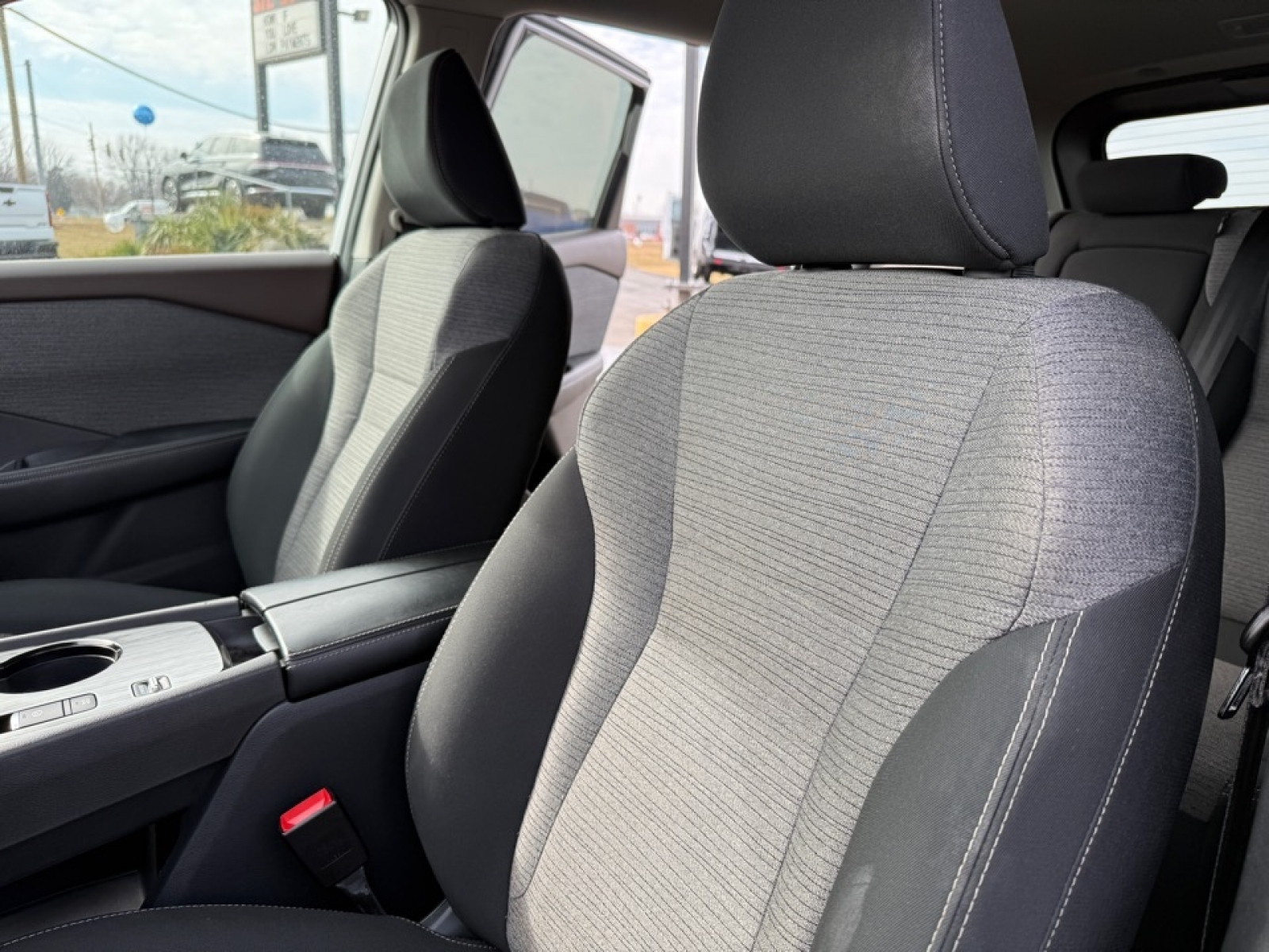 2022 Nissan Rogue SV FWD, 39498, Photo