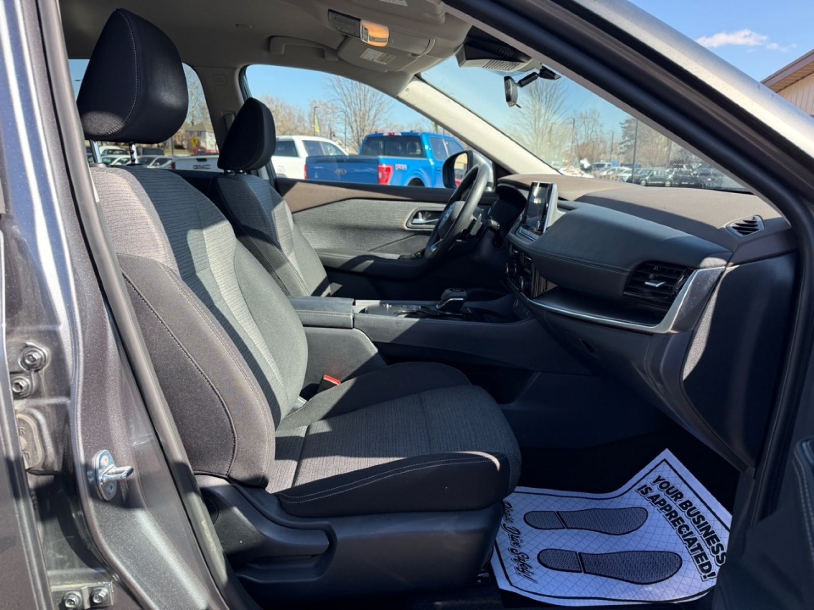 2022 Nissan Rogue SV FWD, 39545, Photo