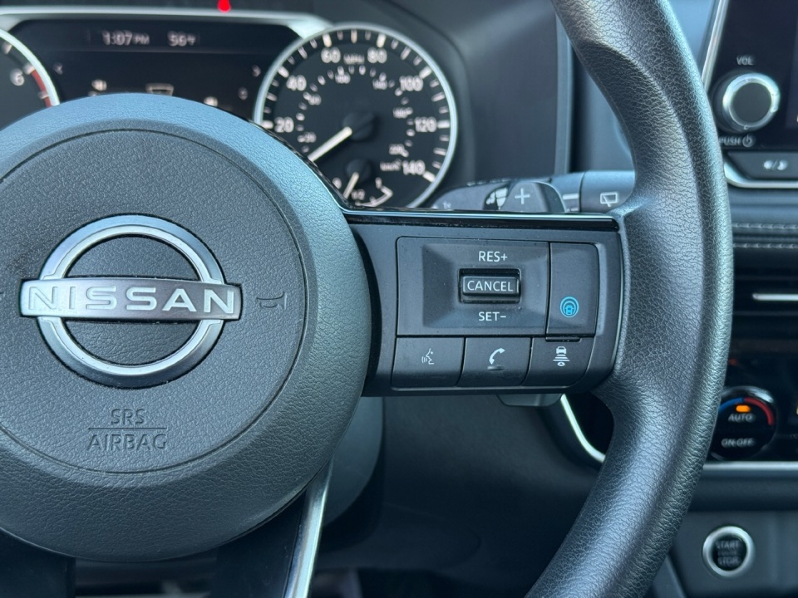 2022 Nissan Rogue SV FWD, 39545, Photo