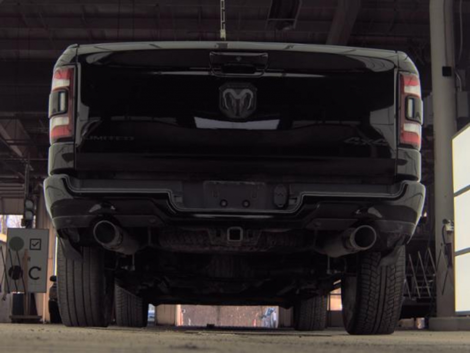 2022 Ram 1500 Limited Crew Cab 4x4 5'7