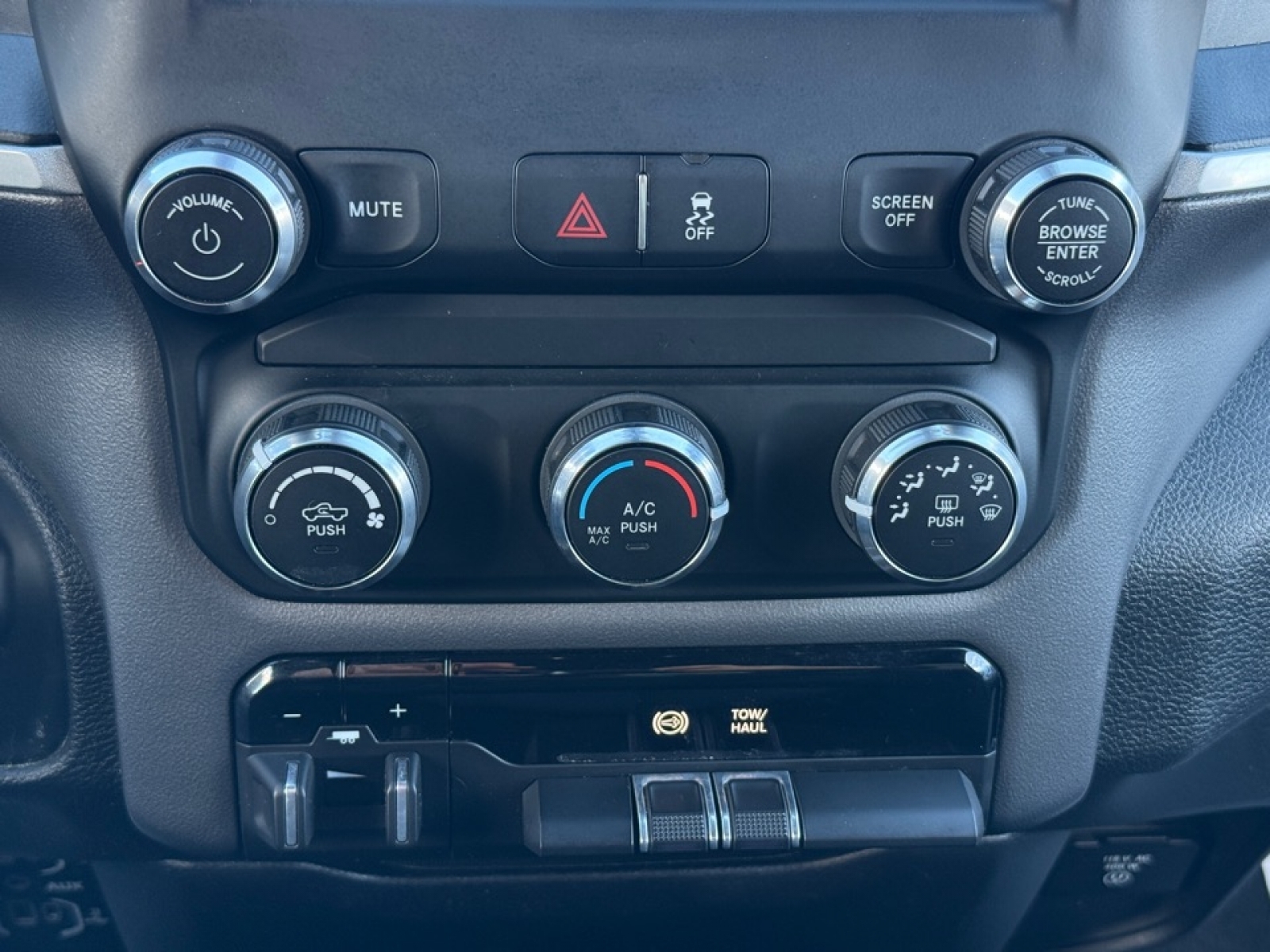 2022 Ram 2500 Big Horn Crew Cab 4x4 6'4