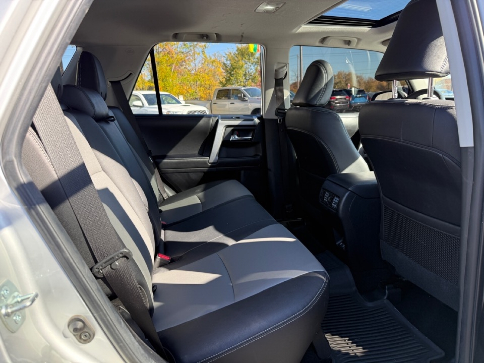 2022 Toyota 4Runner SR5 Premium, 39085, Photo