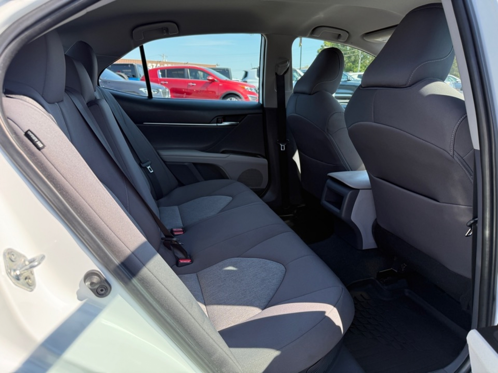 2022 Toyota Camry LE Hybrid, 38934, Photo